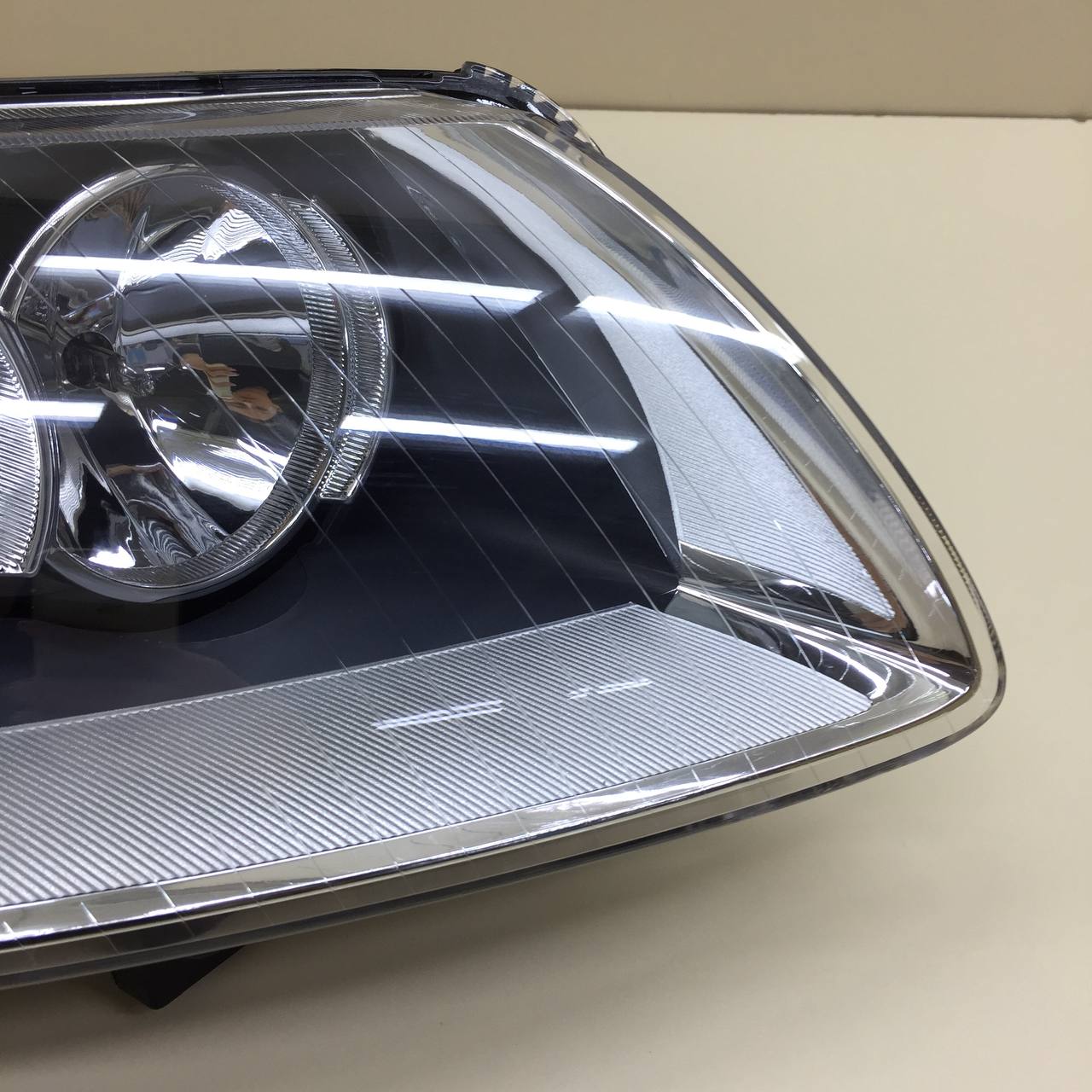 Фара правая Audi A6 (C6) 2005-2011