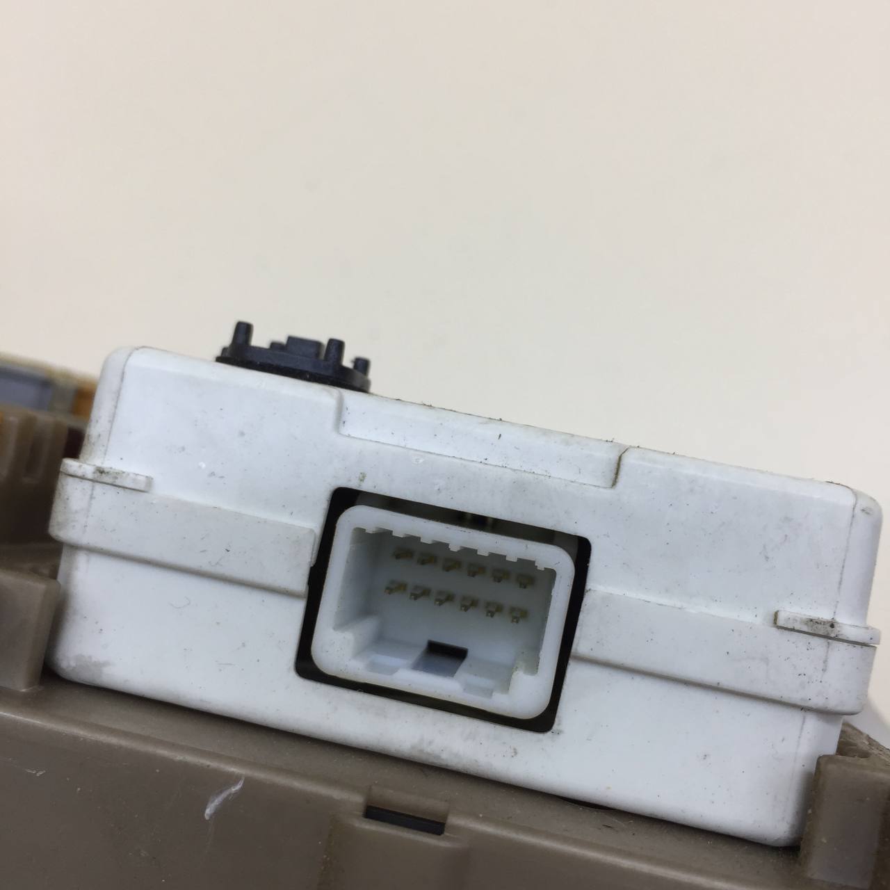 Блок предохранителей Toyota Corolla E120 2001-2007