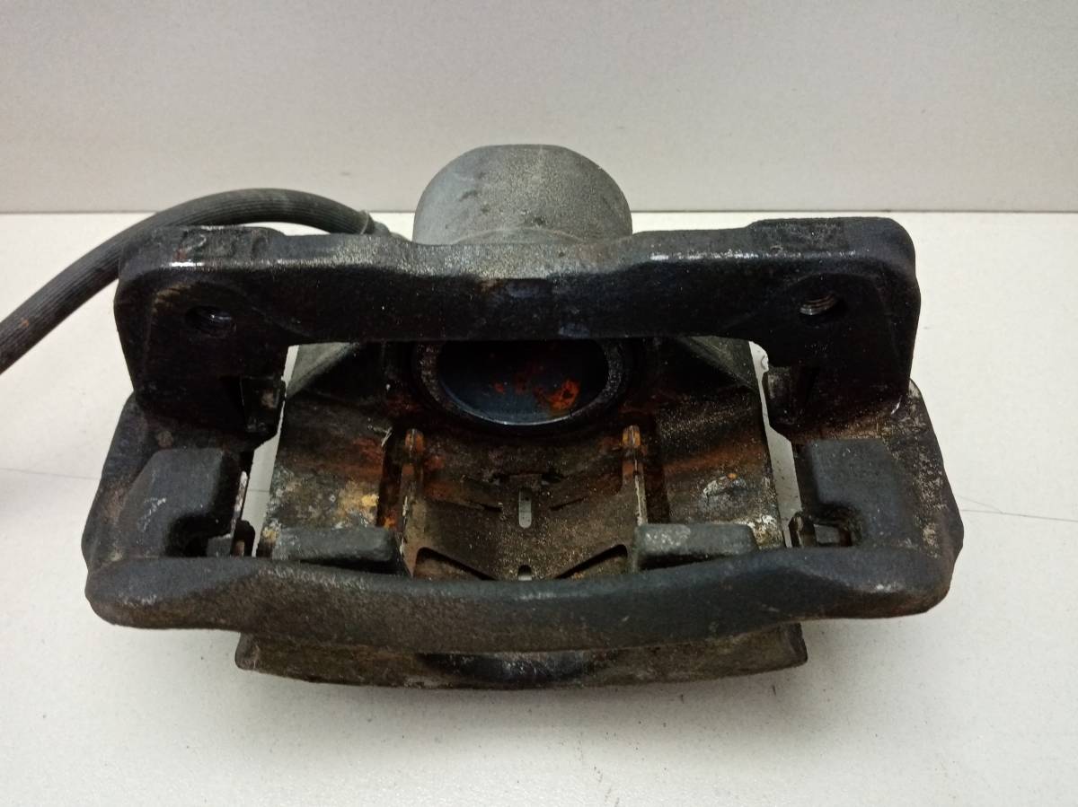 Суппорт передний левый Honda Stepwgn 2001-2005