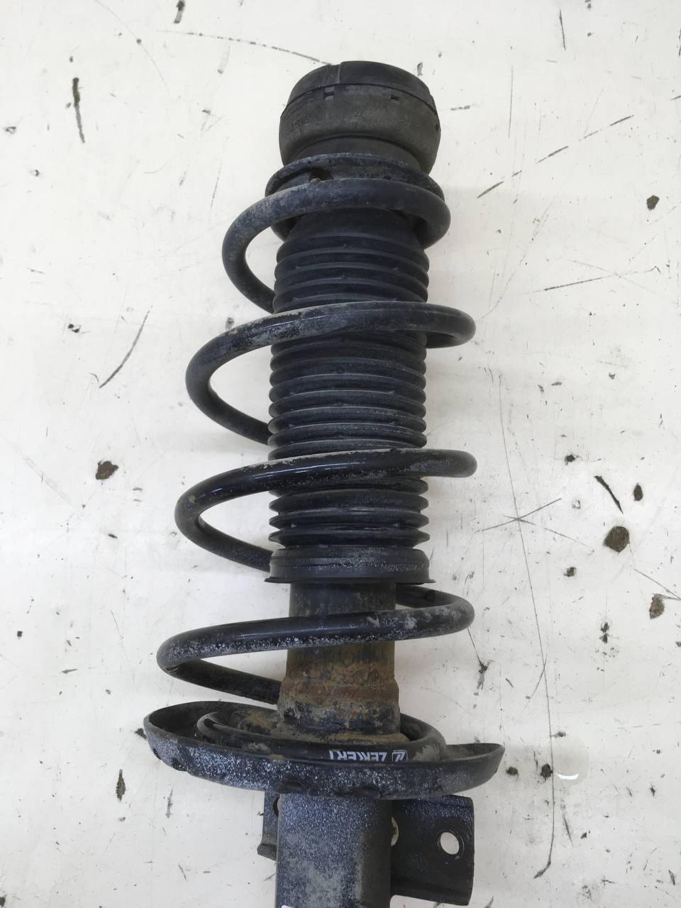 Амортизатор передний Skoda Rapid 2012-2020