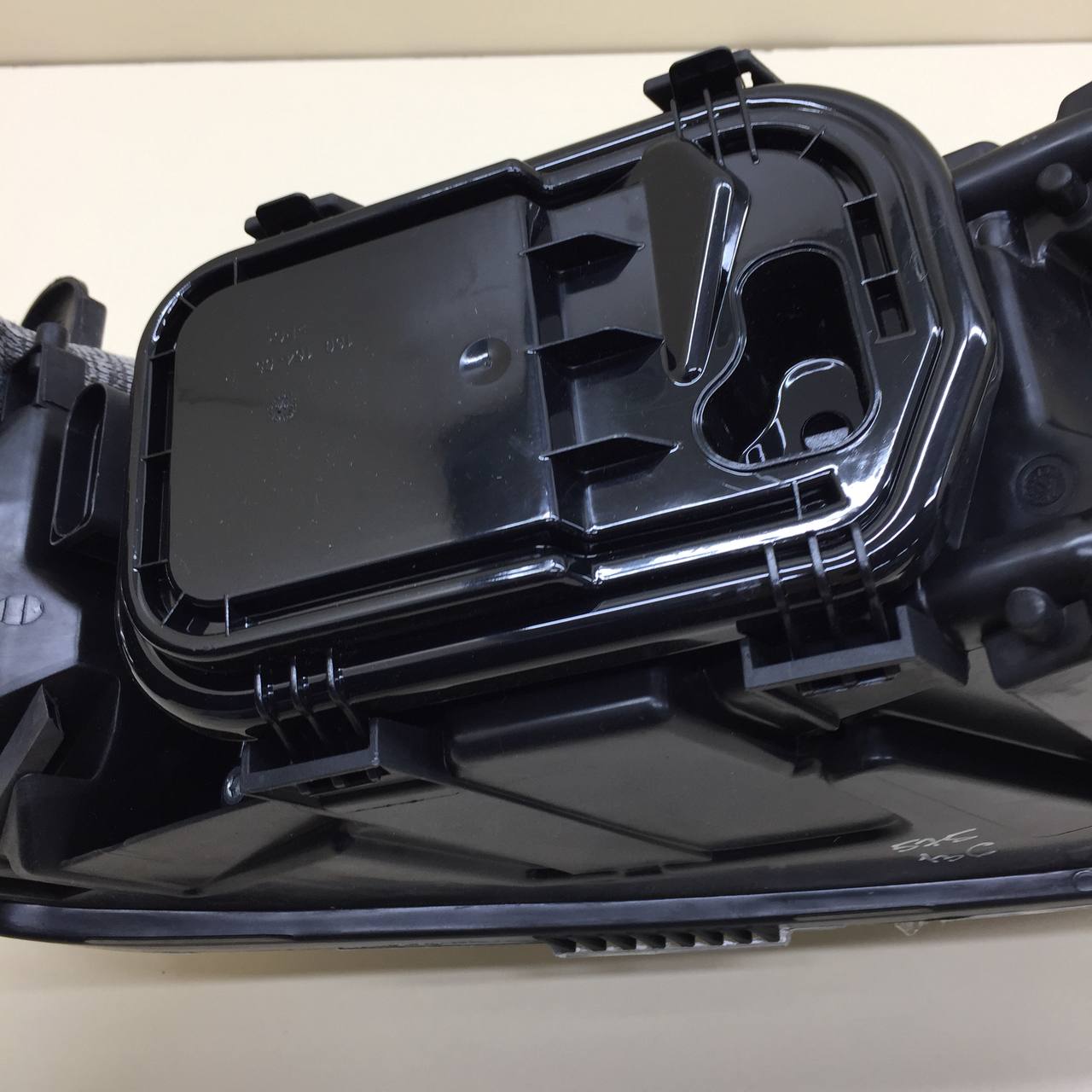 Фара правая Audi A6 (C6) 2005-2011