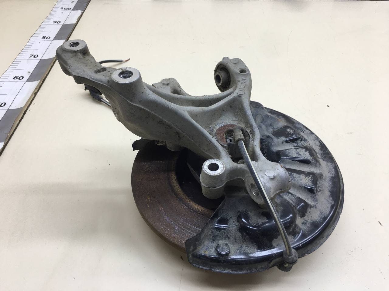 Кулак поворотный задний левый Skoda Octavia (A7) 2013>