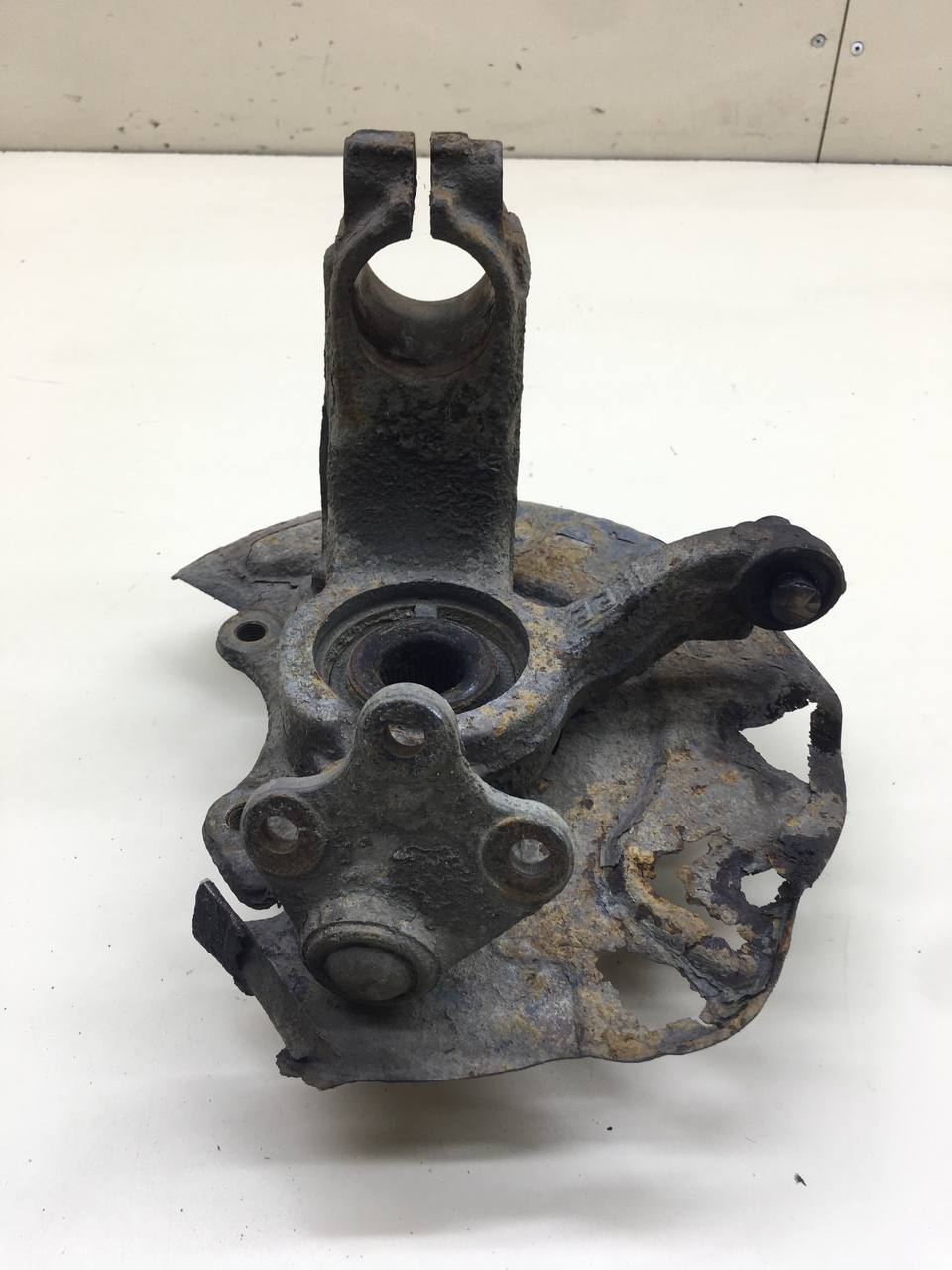 Кулак поворотный передний правый Skoda Rapid 2012-2020