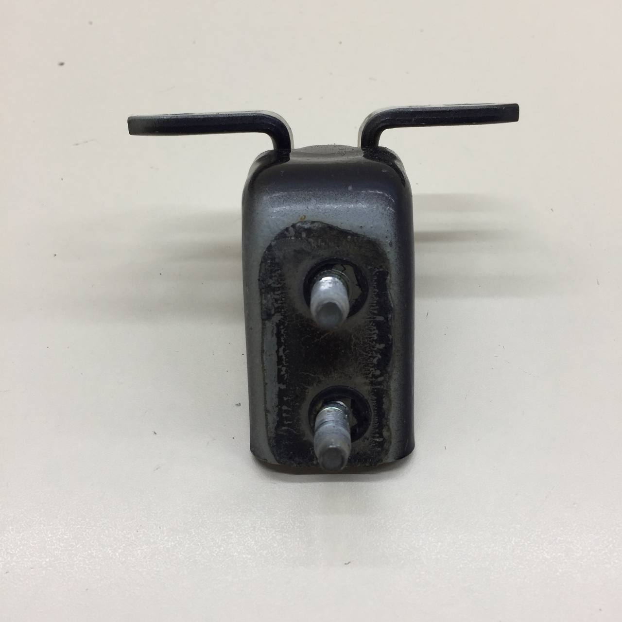 Петля двери задней левой нижняя Suzuki Grand Vitara 2005-2015