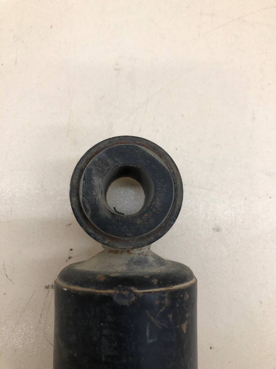 Амортизатор задний Mitsubishi L200 (KB) 2006-2016