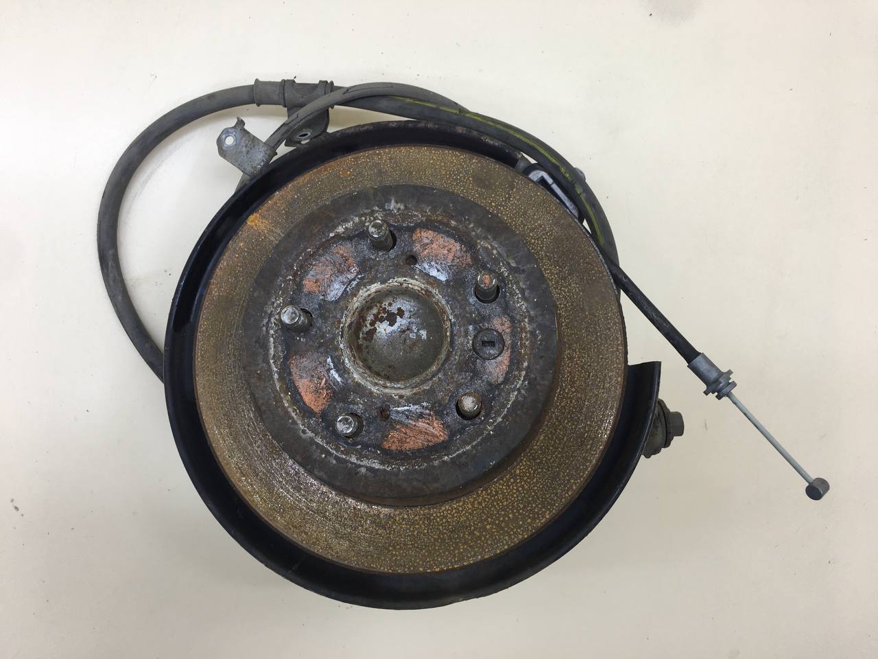 Кулак поворотный задний левый Toyota Camry (XV50) 2011-2017