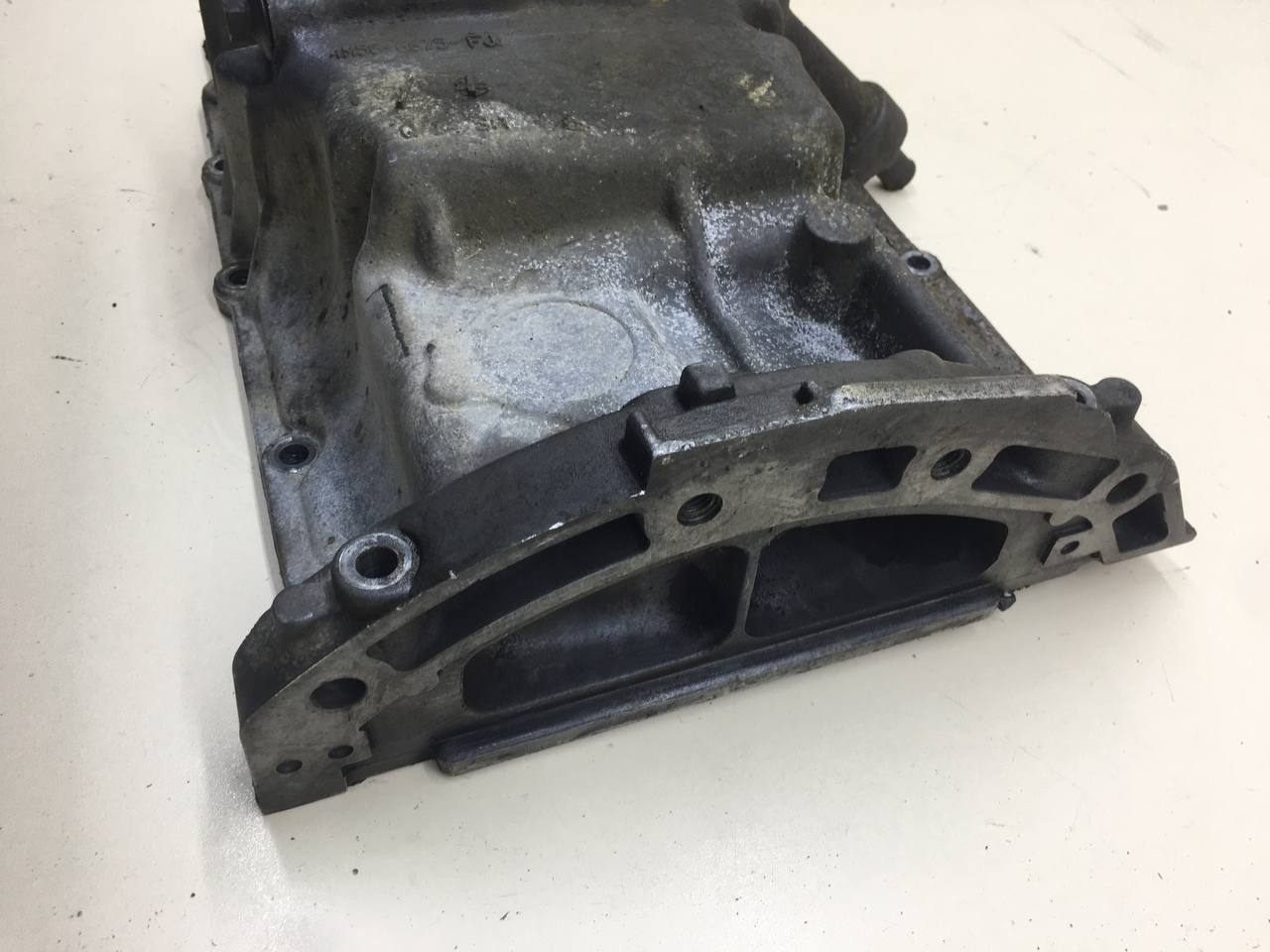 Поддон масляный двигателя Ford C-MAX 2003-2010