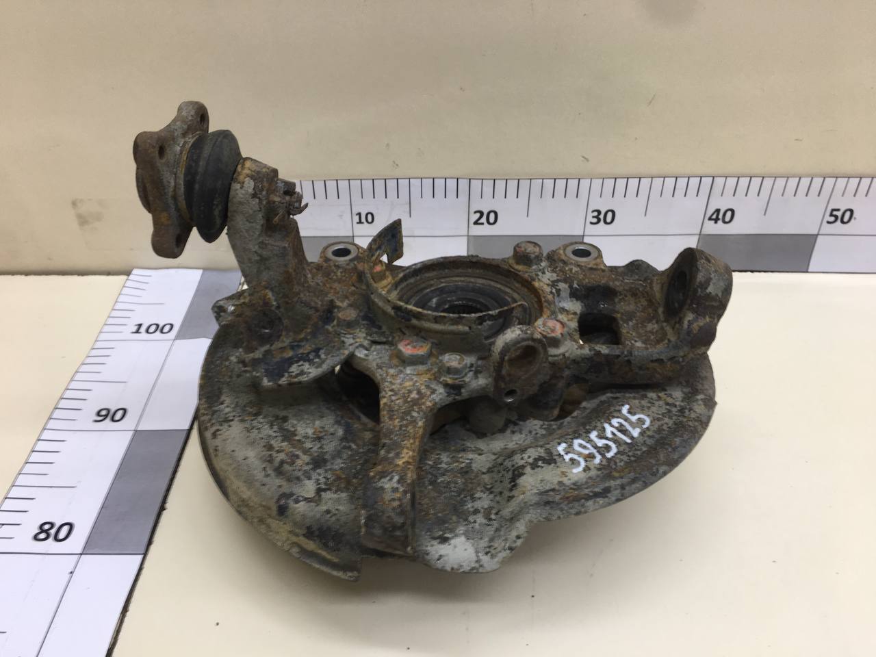 Кулак поворотный передний правый Mitsubishi L200 (KB) 2006-2016