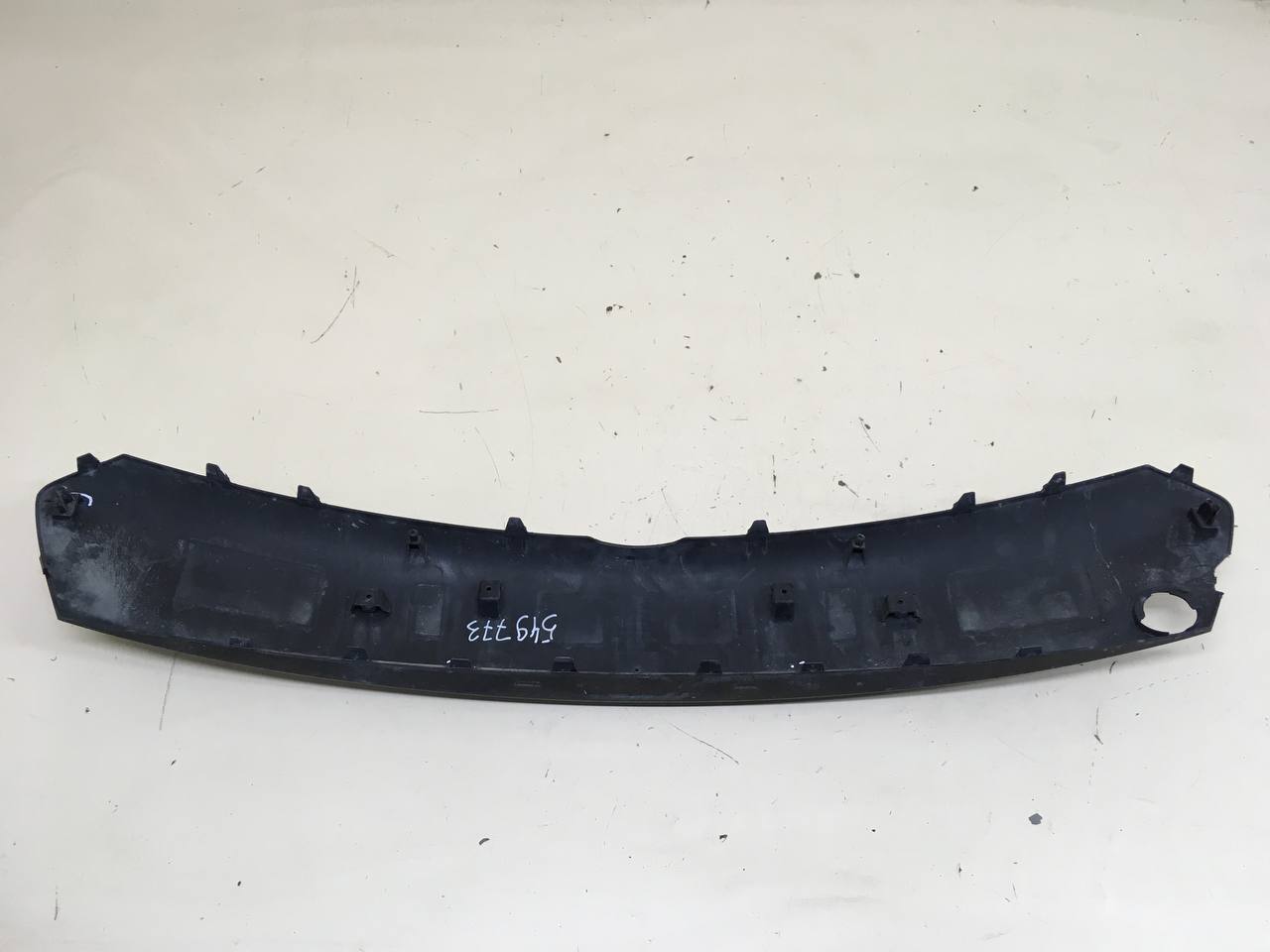 Накладка переднего бампера центральная Hyundai Genesis (BH) 2008-2014