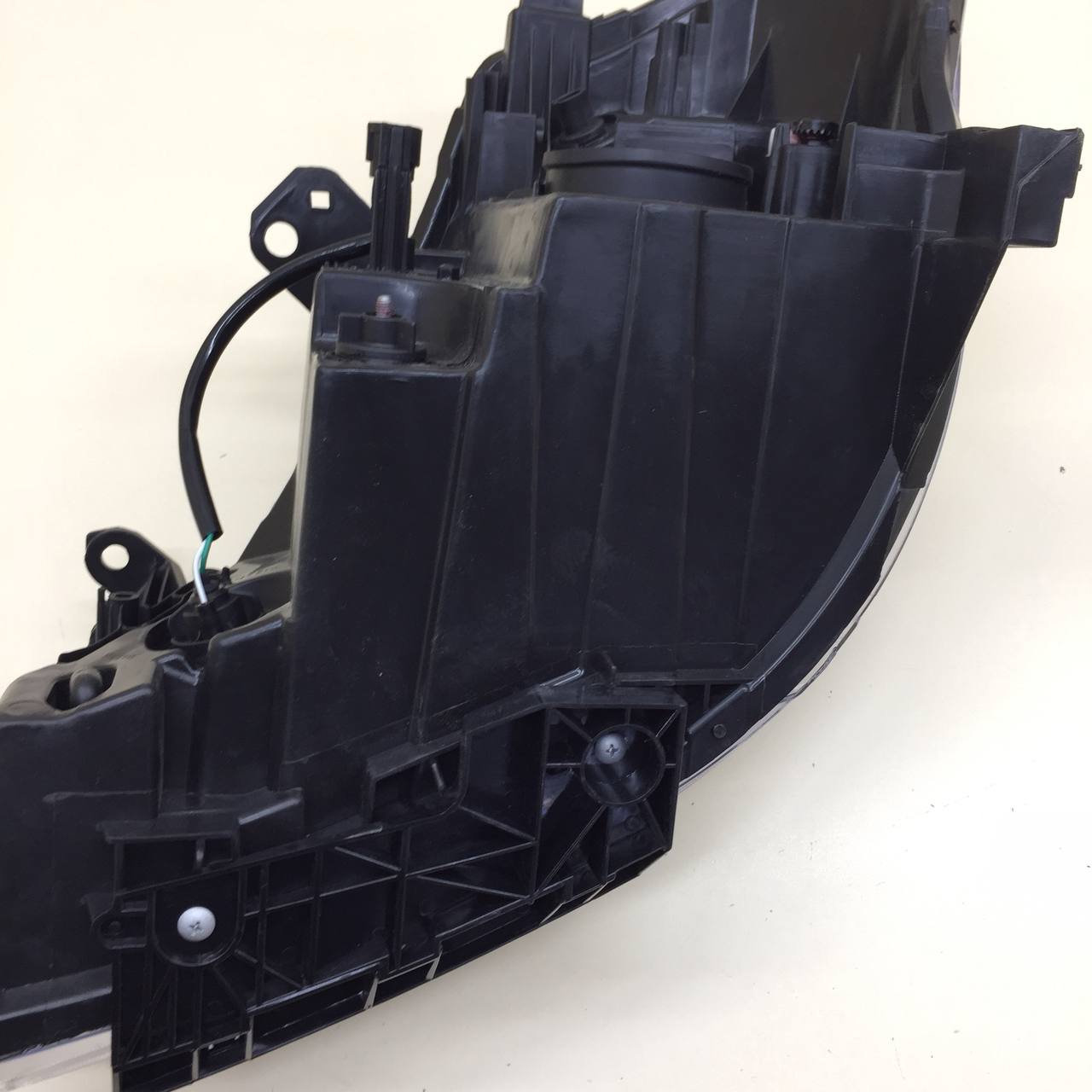 Фара правая Nissan Tiida (C11) 2007-2014