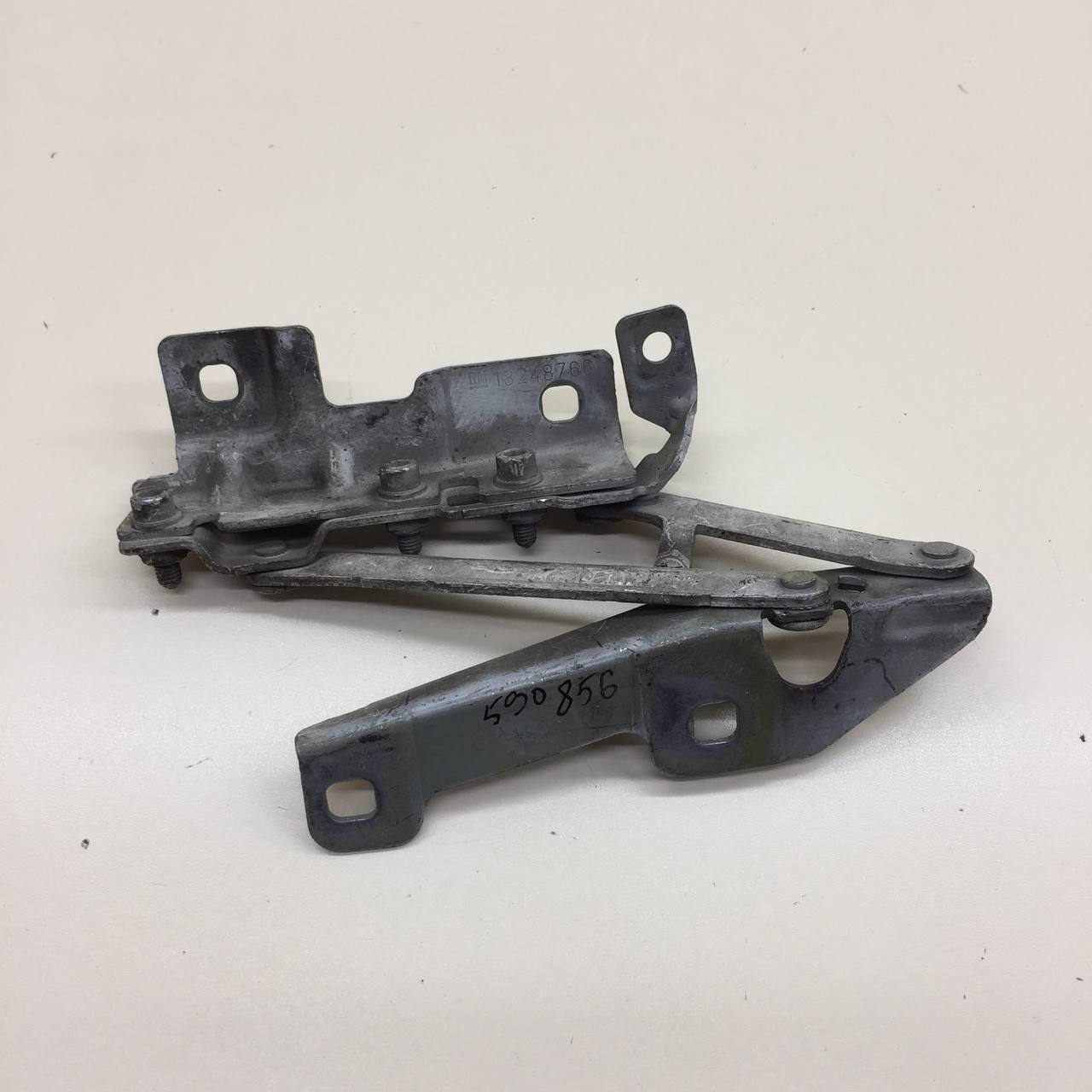 Петля капота правая Opel Insignia 2008-2017