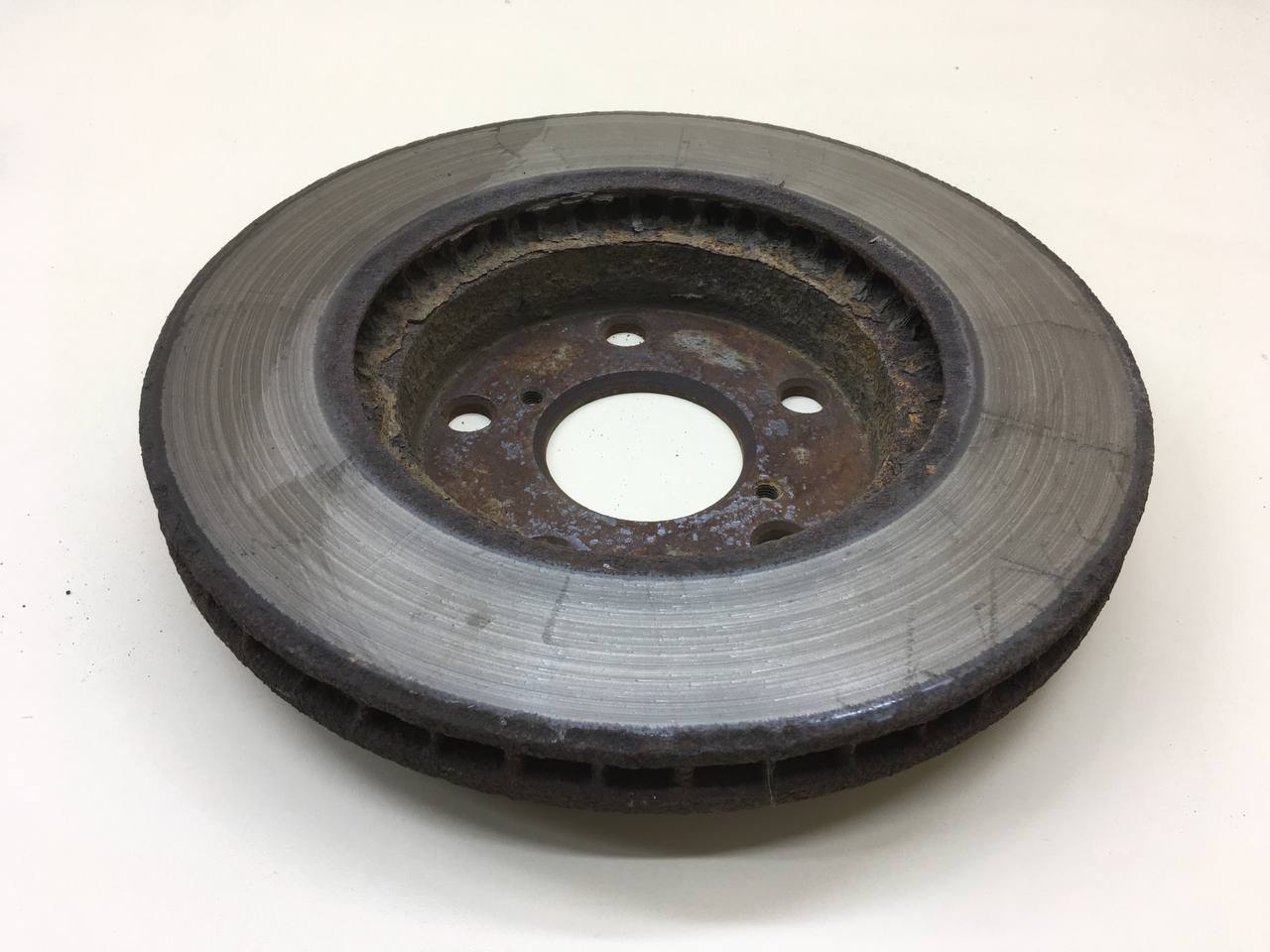 Диск тормозной передний Toyota Rav 4 (A20) 2000-2005