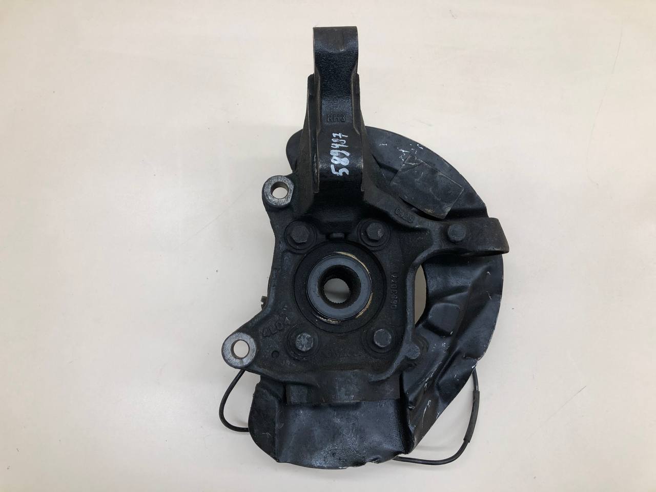 Кулак поворотный передний правый Volvo XC90 2002-2015