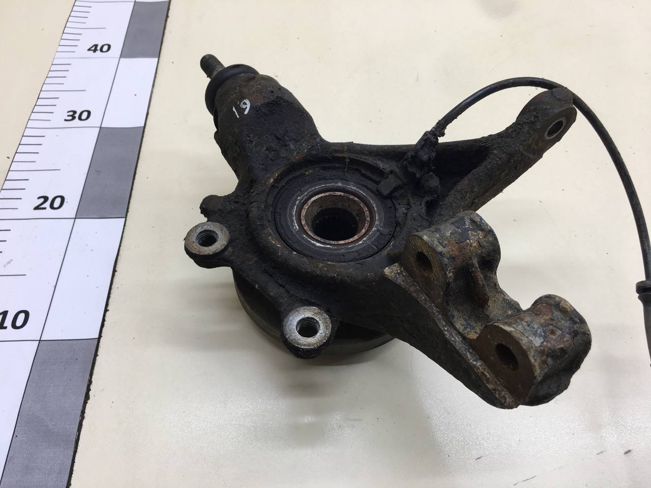 Кулак поворотный передний левый Peugeot 308 2007>