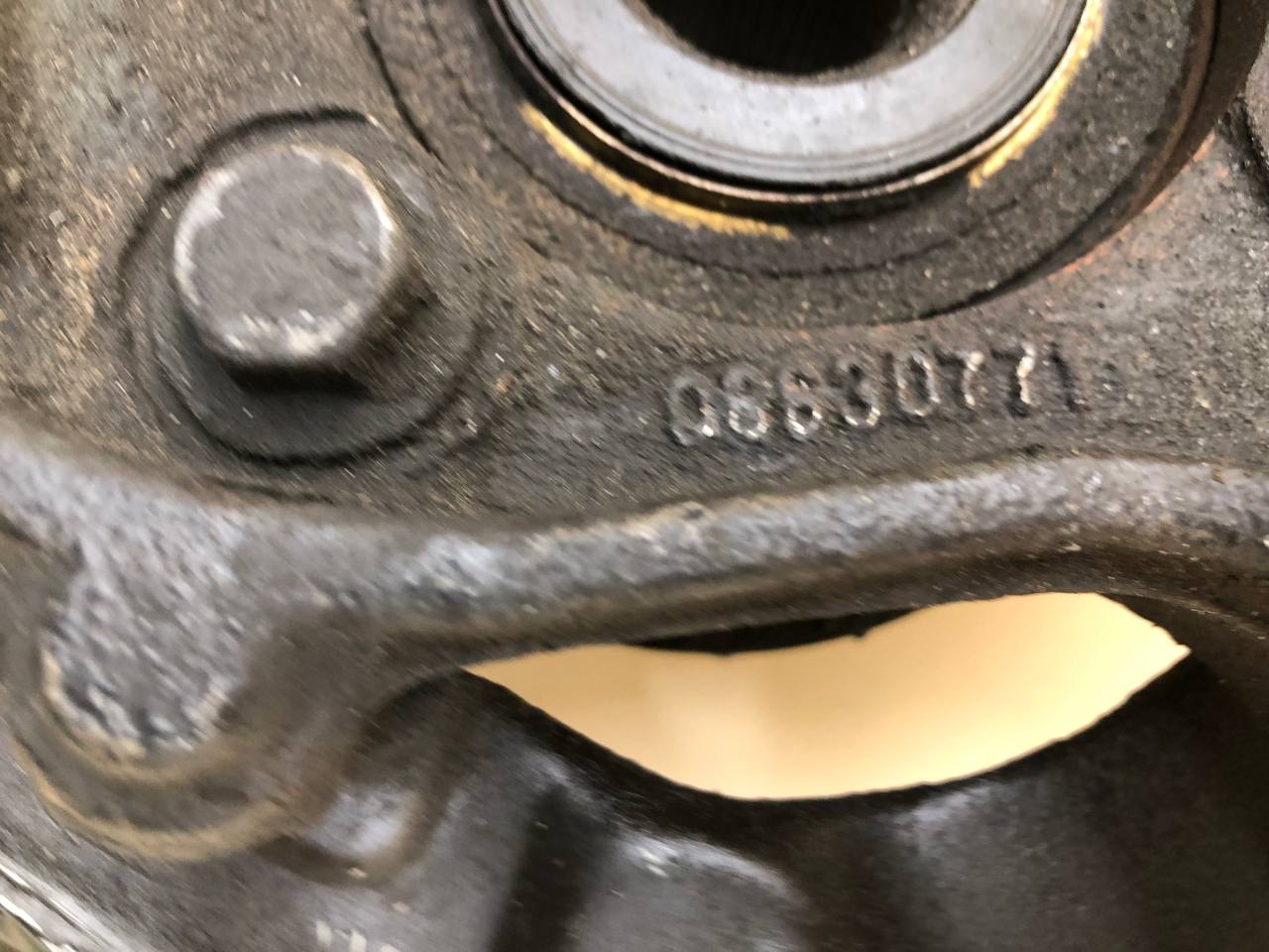 Кулак поворотный передний правый Volvo XC90 2002-2015