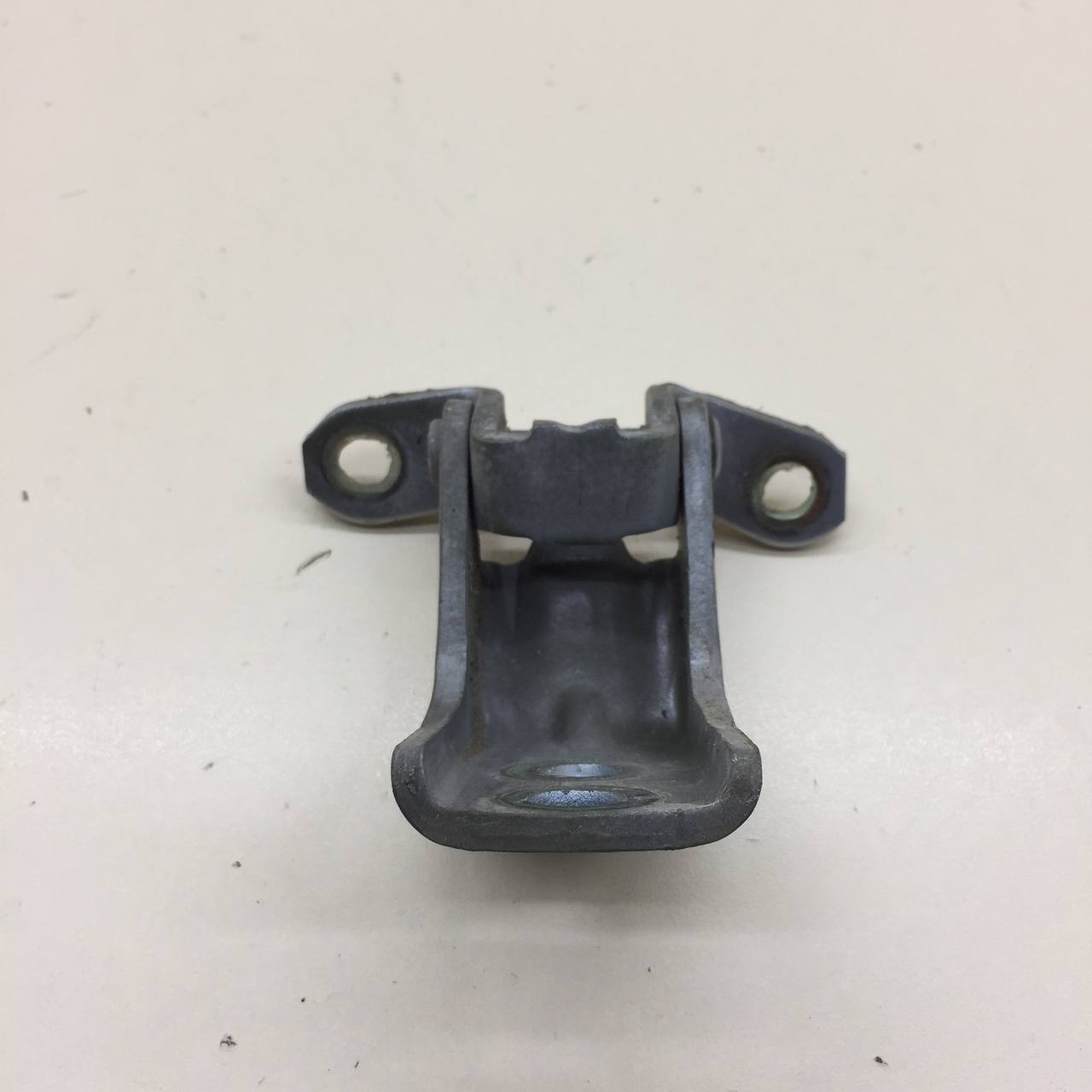 Петля двери передней правой верхняя Nissan Maxima (a36) 2015-2023