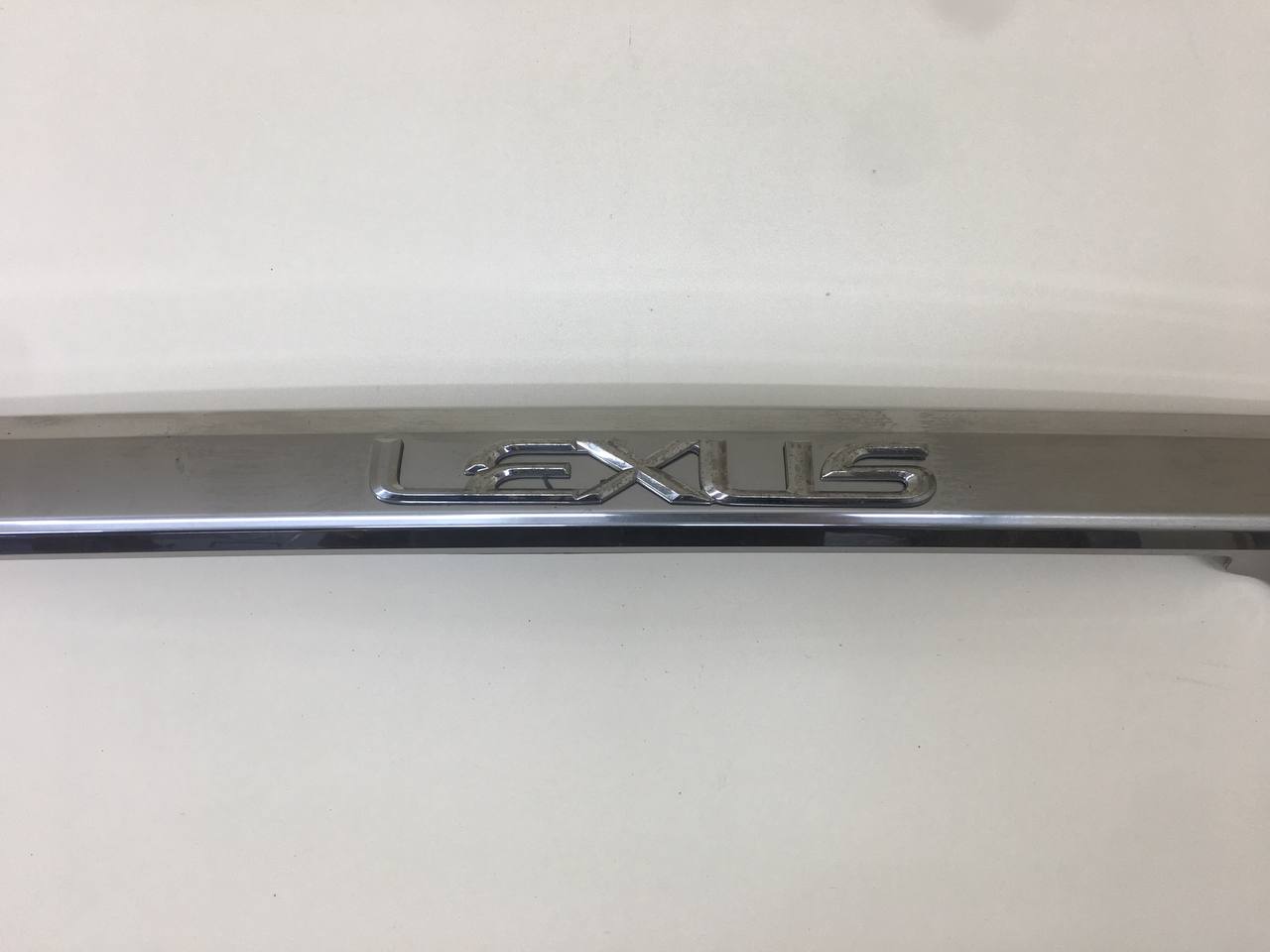 Накладка двери багажника Lexus LX450D/570 2015>