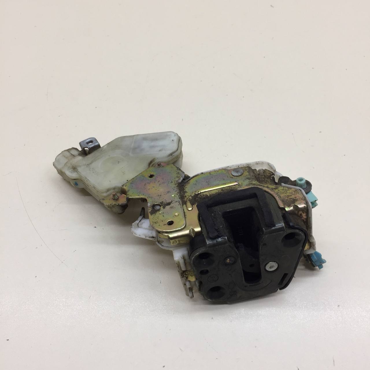 Замок двери передней правой Nissan Almera Classic (B10) 2006-2013