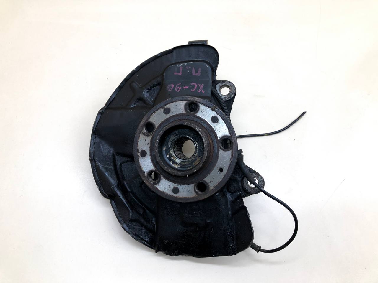 Кулак поворотный передний правый Volvo XC90 2002-2015