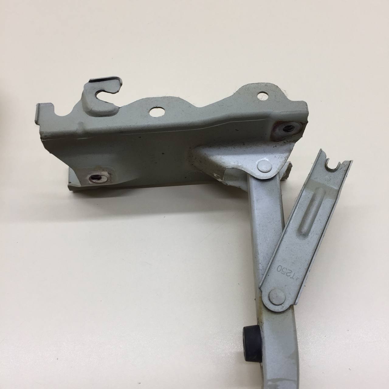 Петля крышки багажника Chevrolet Aveo T250 2005-2011