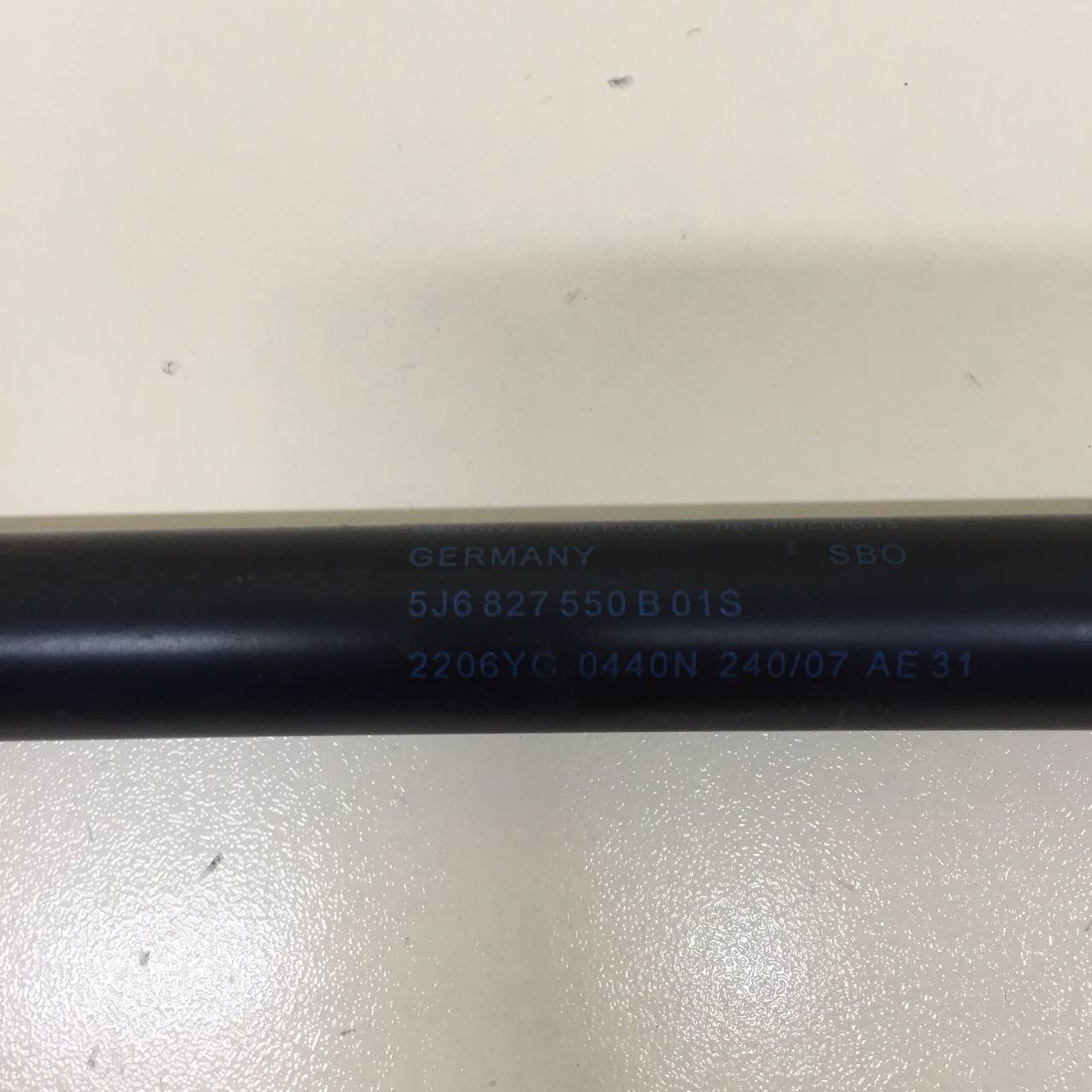 Амортизатор двери багажника Skoda Fabia (5J) 2007-2014