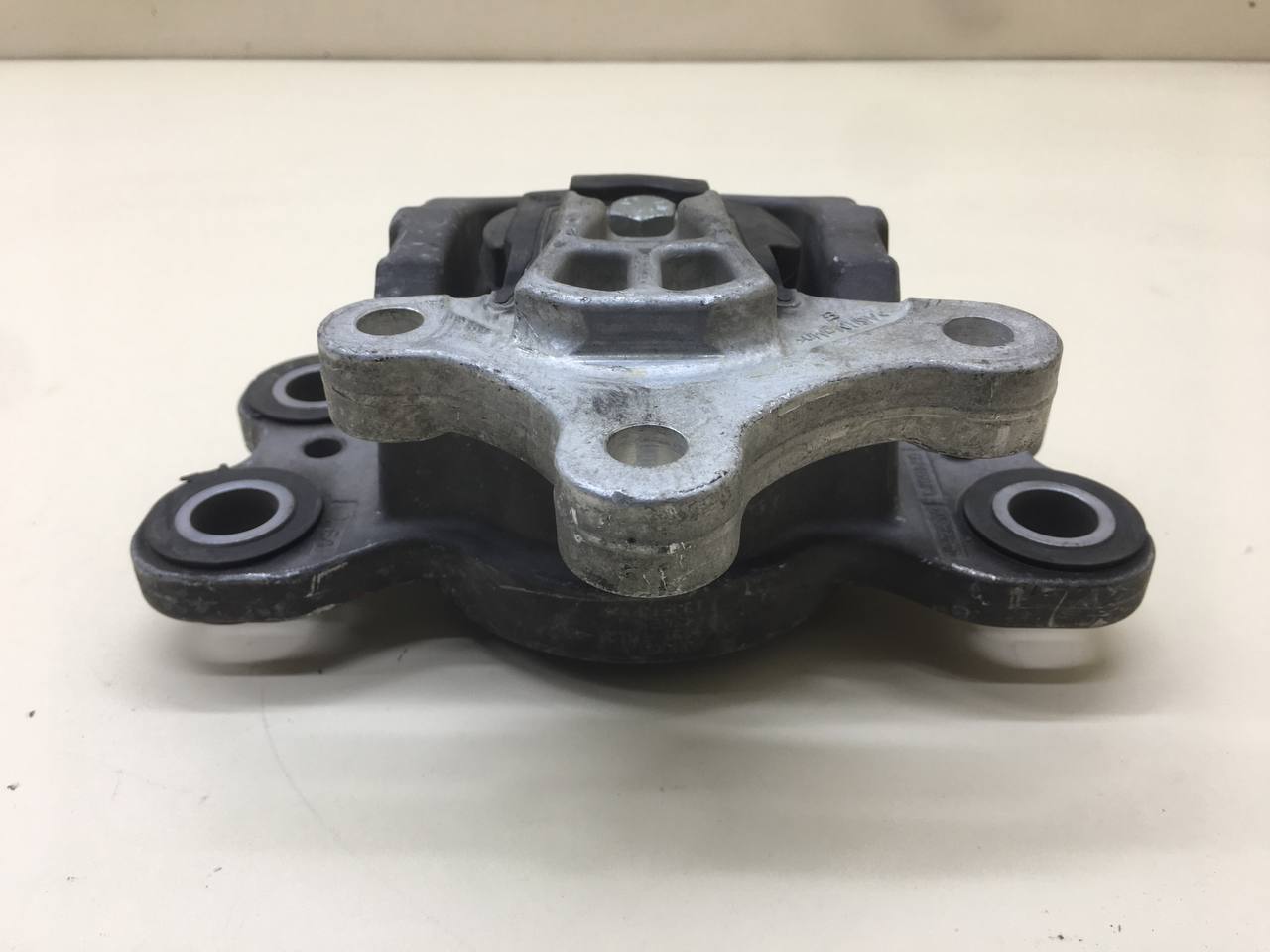 Опора двигателя левая Volvo XC60 2008-2017