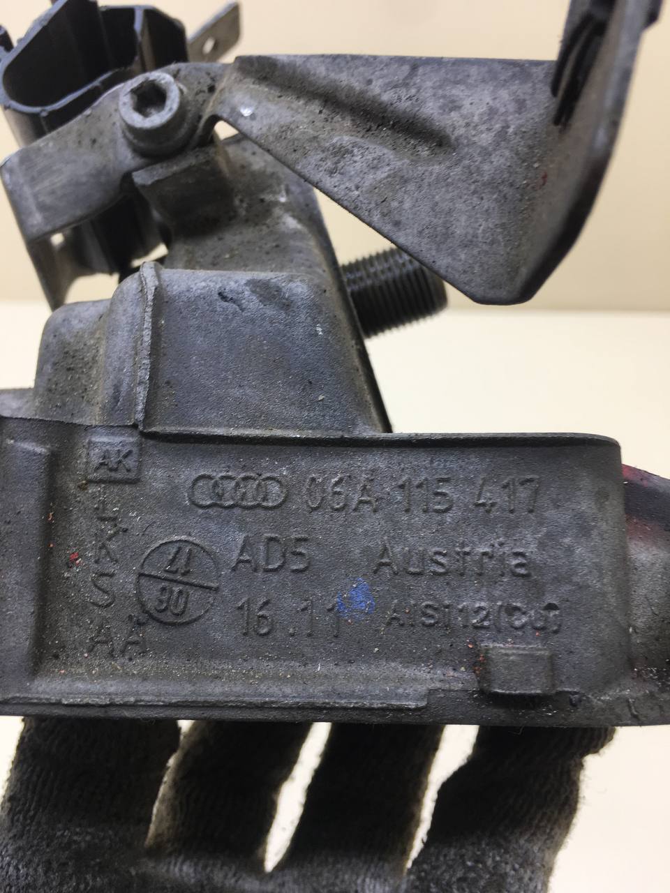 Кронштейн масляного фильтра Skoda Octavia (A5 1Z-) 2004-2013