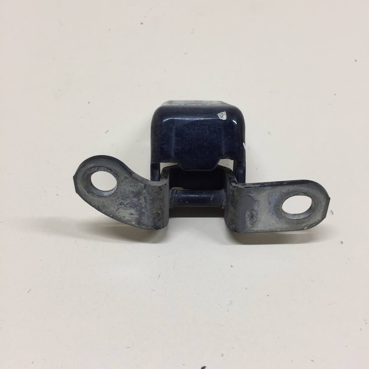 Петля двери задней правой нижняя Toyota Camry (XV50) 2011-2017