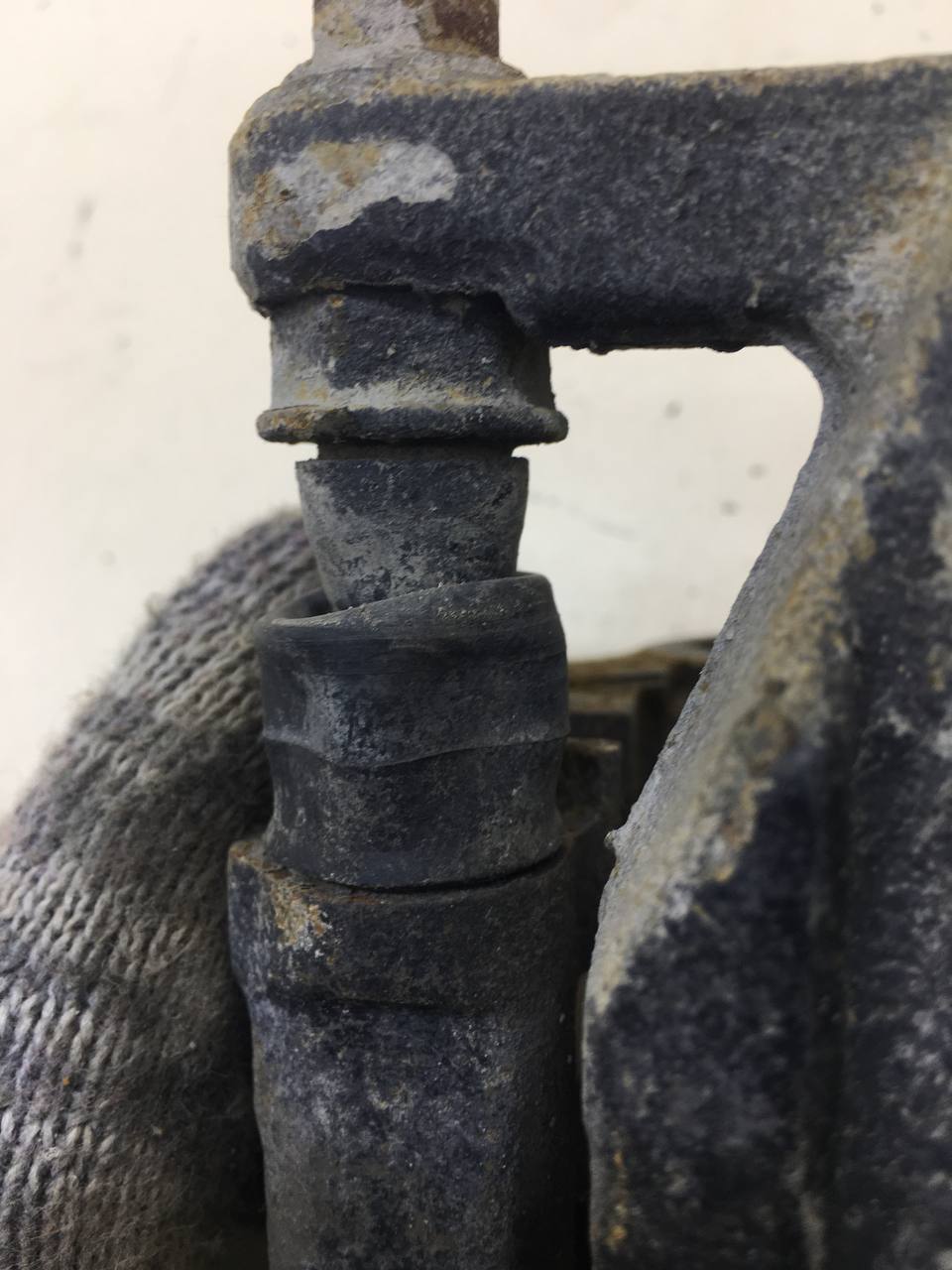 Суппорт передний правый Suzuki Grand Vitara 2005-2015