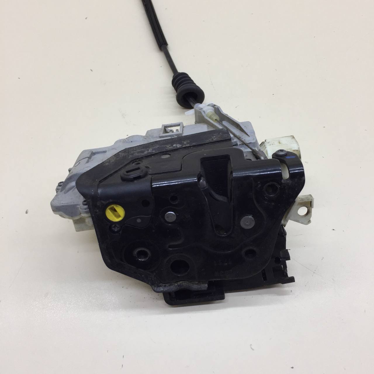 Замок двери задней левой Volkswagen Passat B7 2011-2015