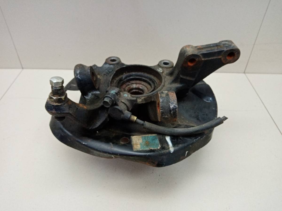 Кулак поворотный передний правый Nissan Avenir (W10) 1990-1999