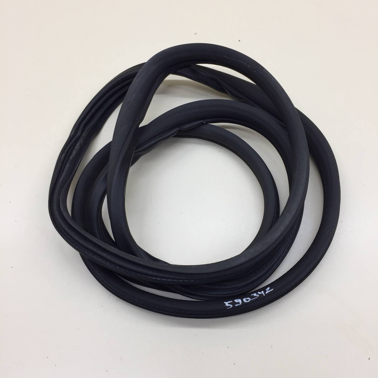 Уплотнитель проема двери задней левой Haval H6 2014-2020