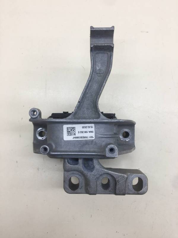 Опора двигателя Skoda Octavia (A7) 2013>