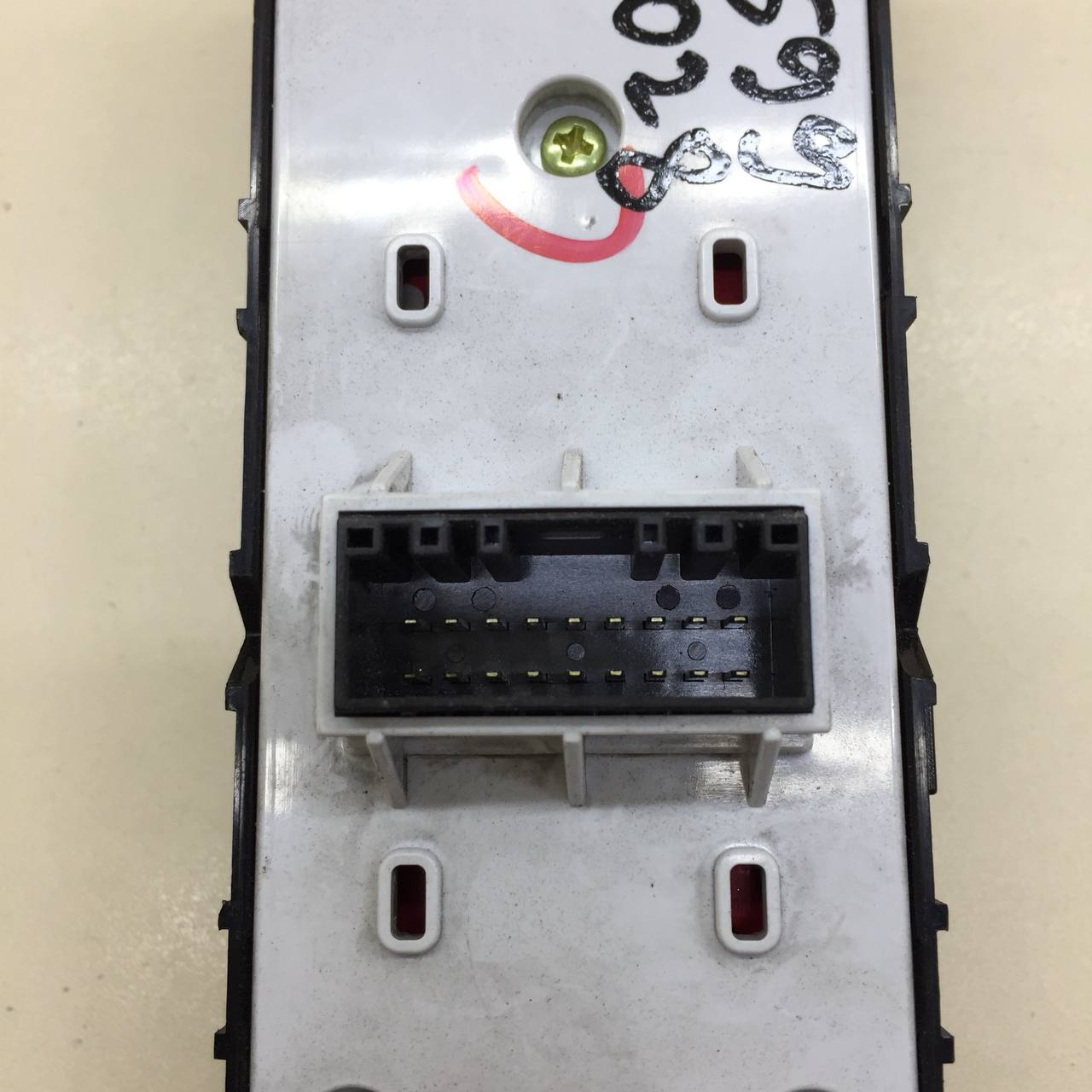 Блок управления стеклоподъемниками Kia Rio 4 (FB) 2017>