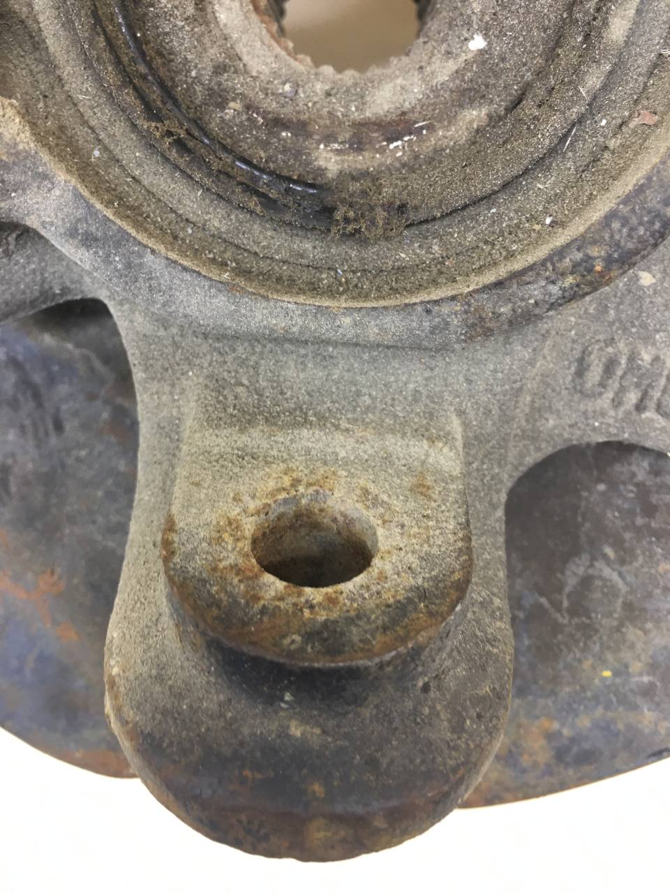 Кулак поворотный передний левый Nissan Almera (N15) 1995-2000