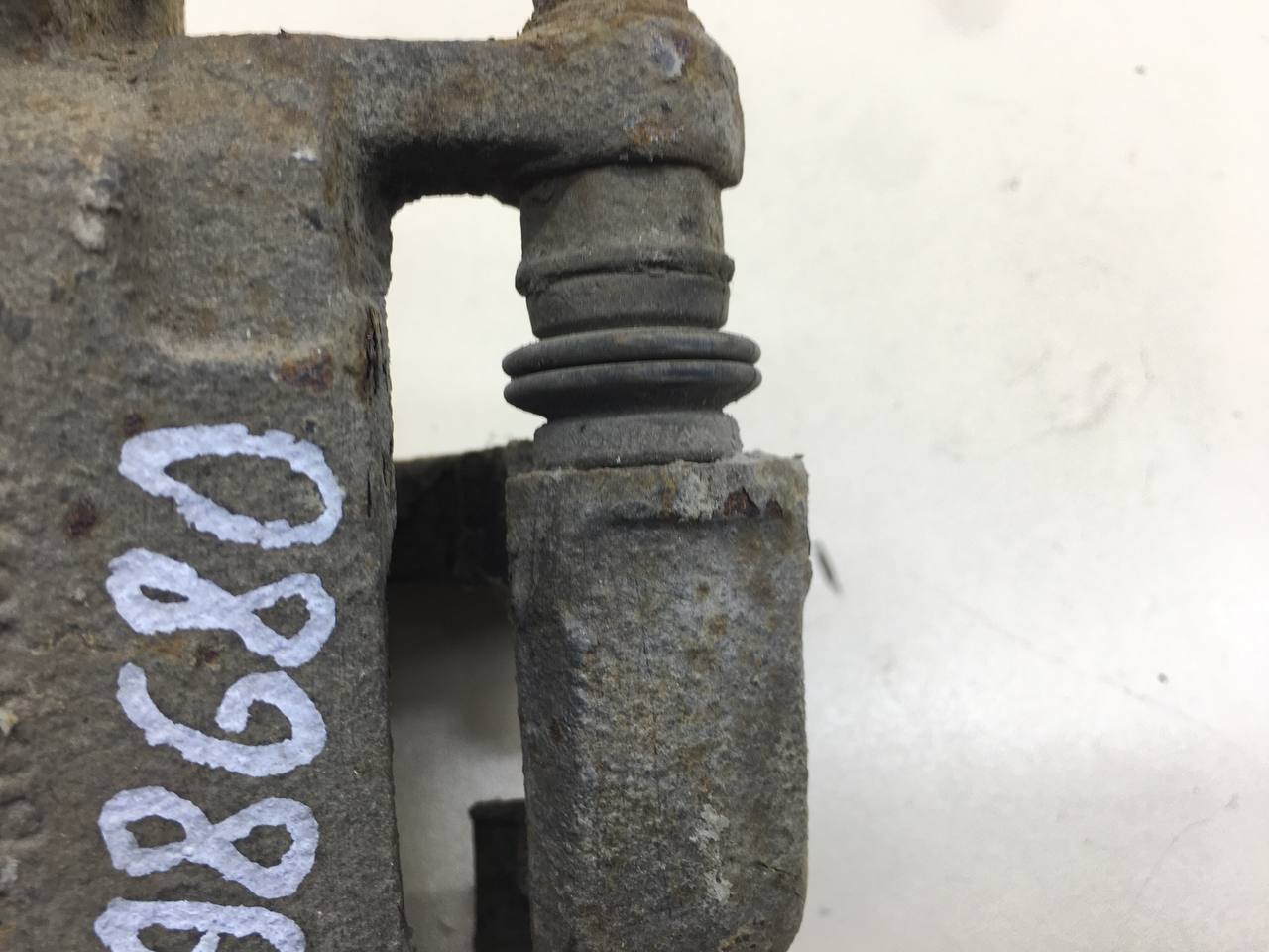 Суппорт задний левый SsangYong Rexton 1 2001-2006