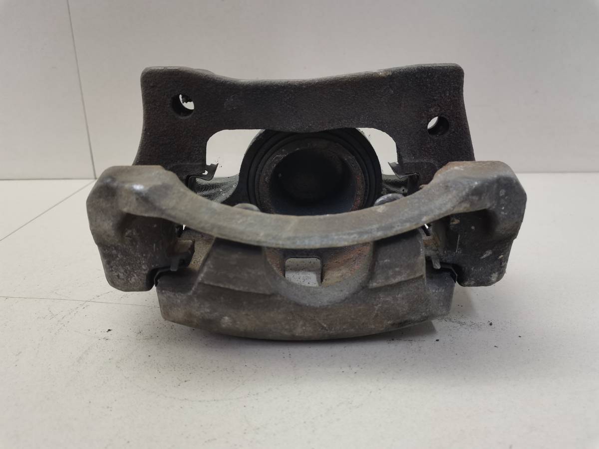 Суппорт передний левый Toyota Crown (S170) 1999-2003