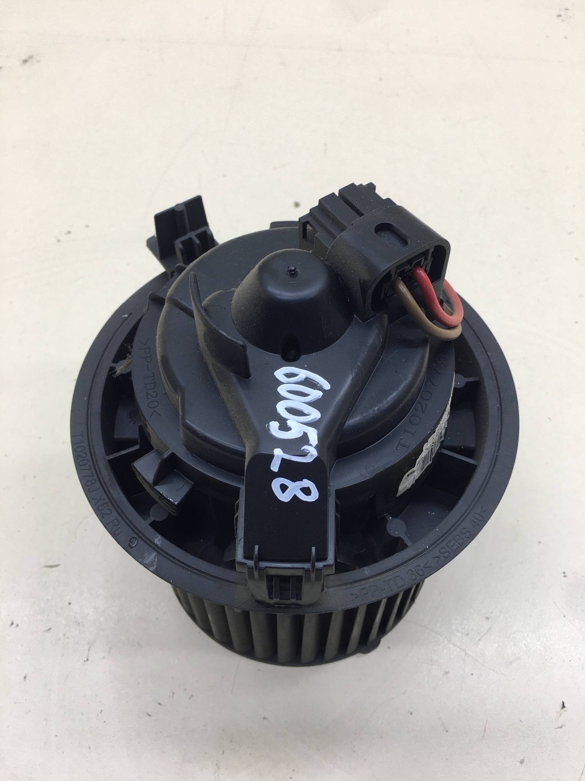 Моторчик отопителя Lada X-RAY 2016>