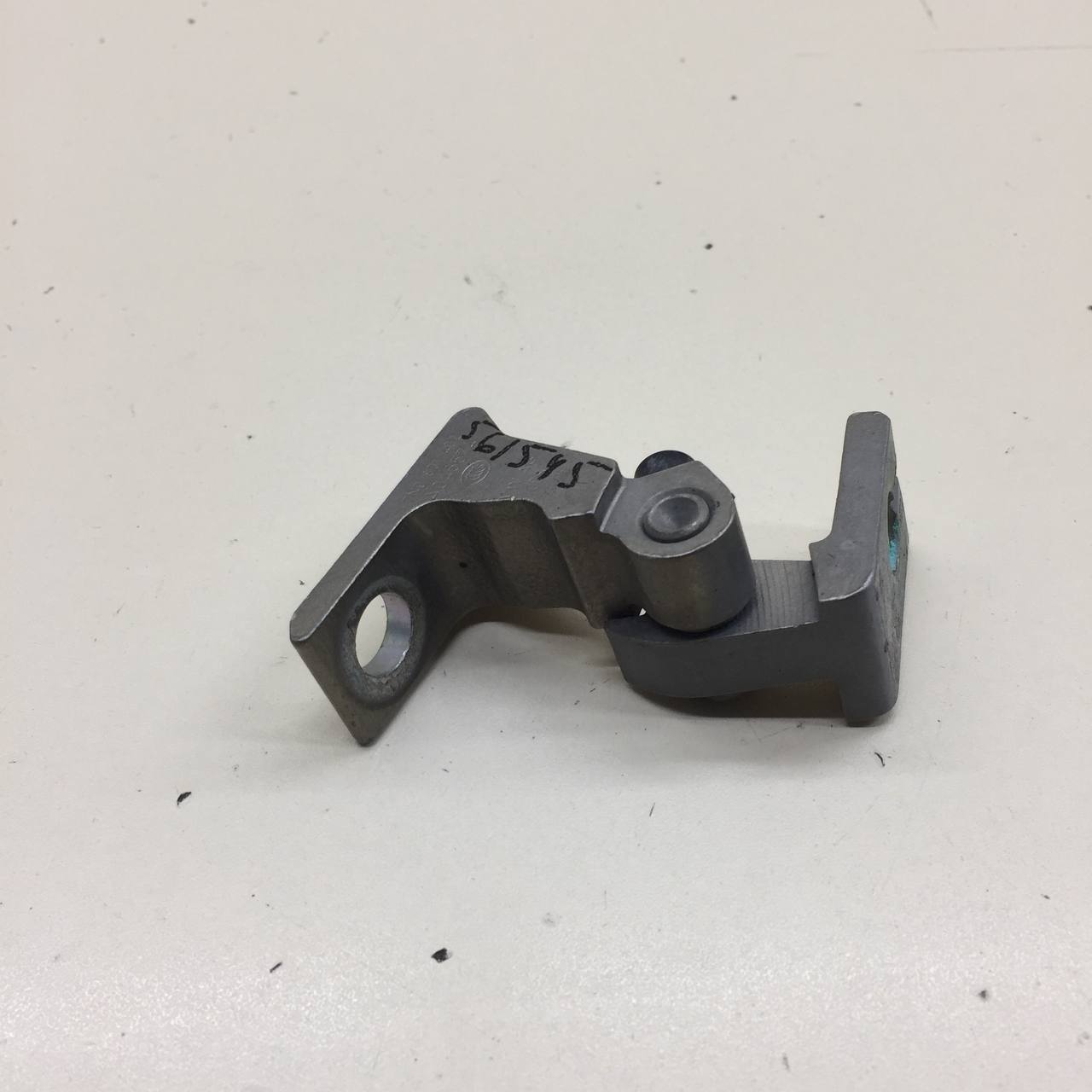 Петля двери Volkswagen Polo (MK5) 2011-2020