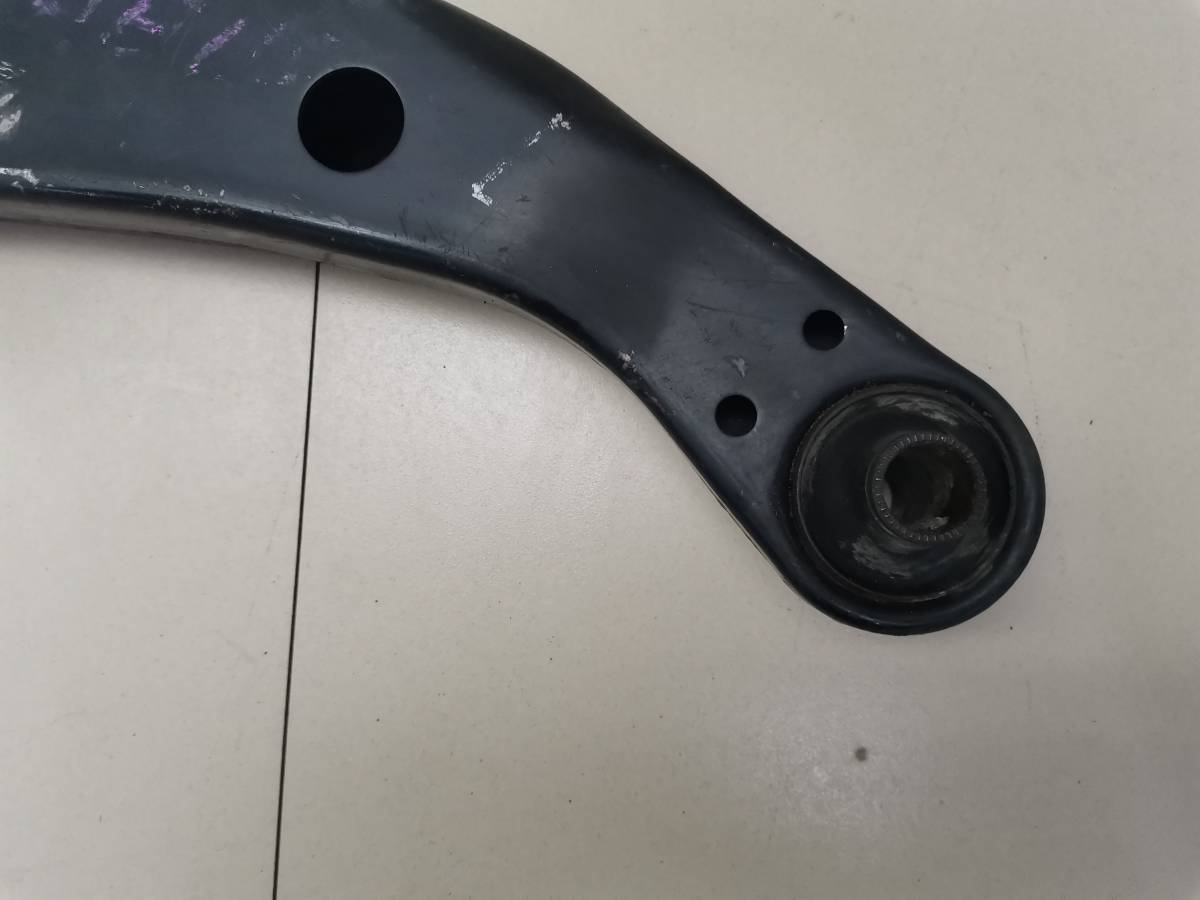 Рычаг передний нижний левый Toyota Caldina (T190) 1992-1995