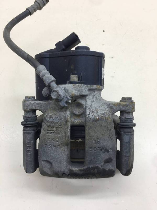 Суппорт задний правый Volkswagen Passat B7 2011-2015