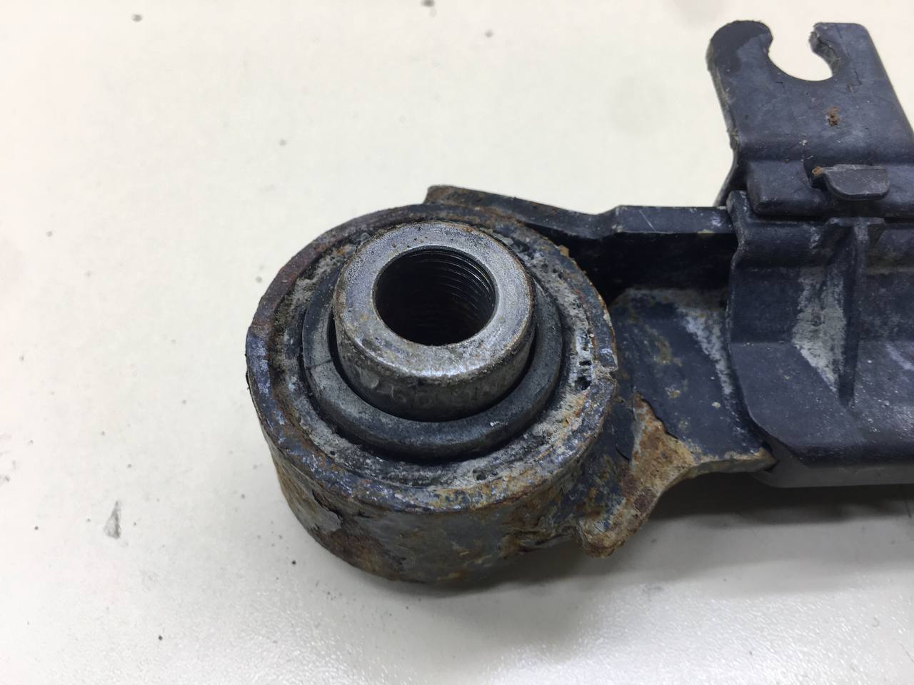 Рычаг задний верхний Volkswagen Tiguan (5N1) 2007-2011