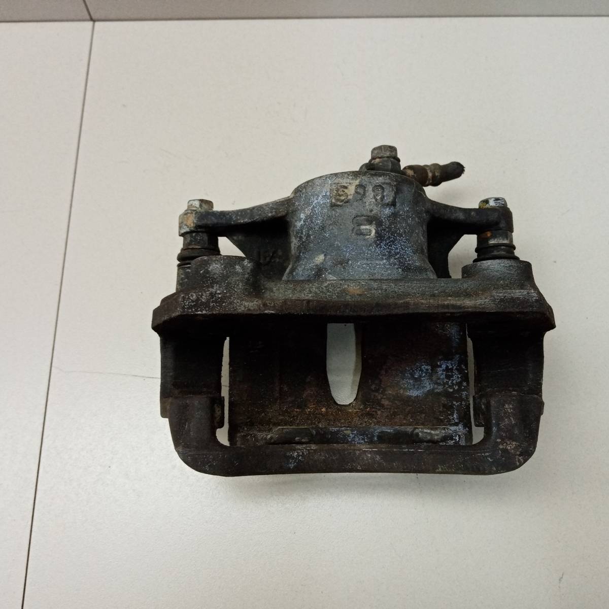 Суппорт передний левый Toyota Progres (G10) 1998-2007