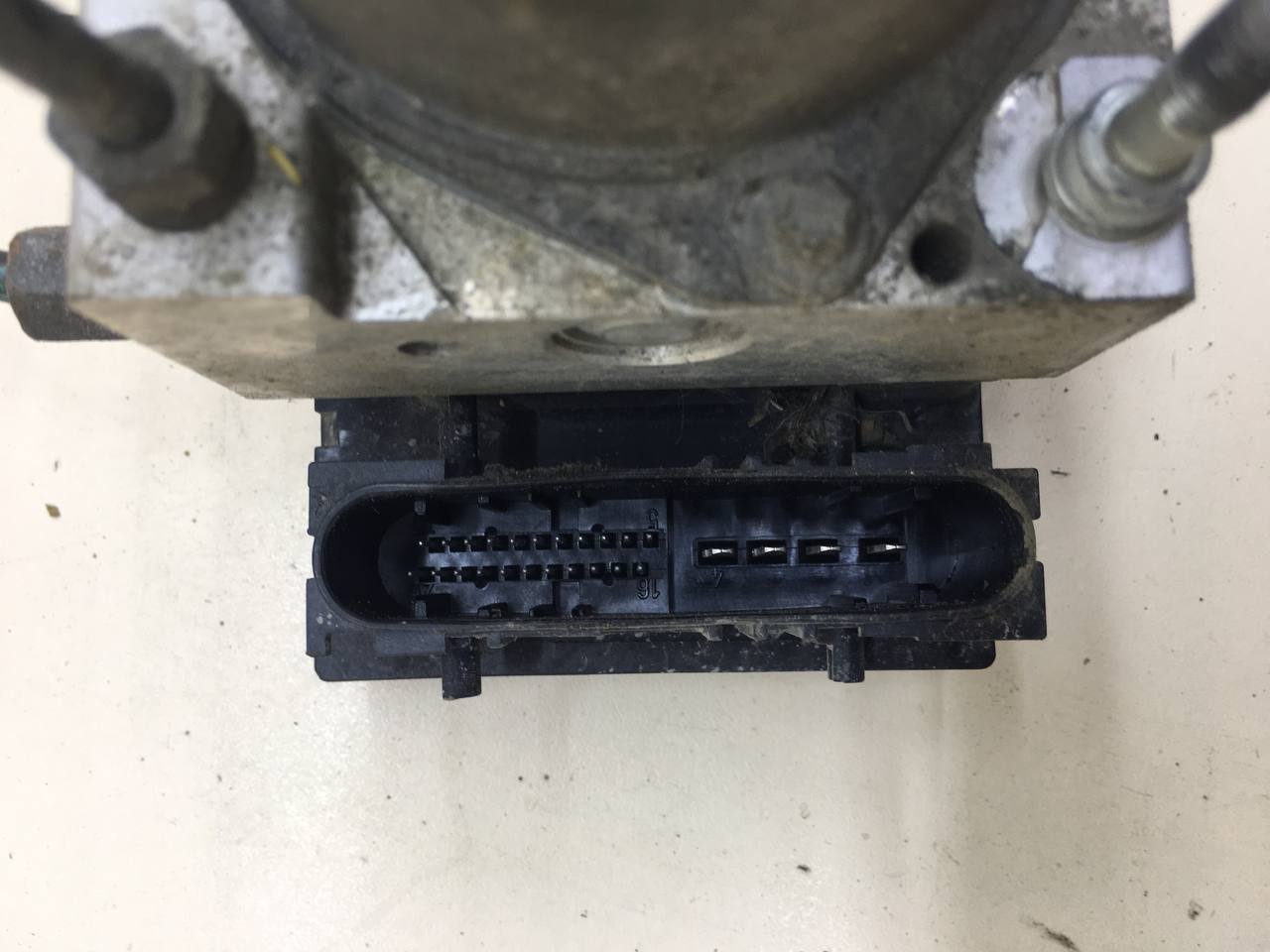 Блок ABS (насос) Nissan Almera Classic (B10) 2006-2013