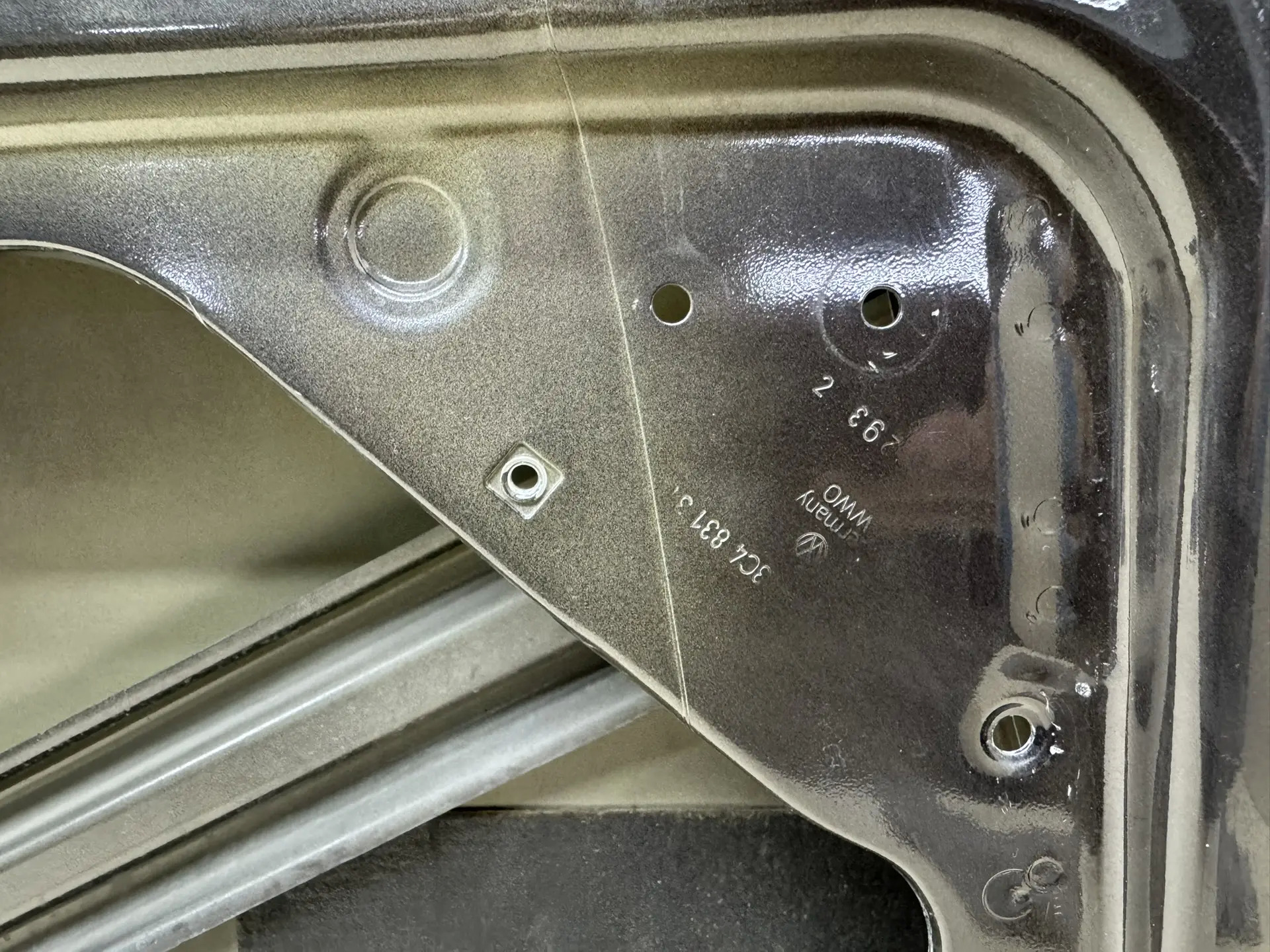 Дверь передняя левая Volkswagen Passat B6 2005-2010