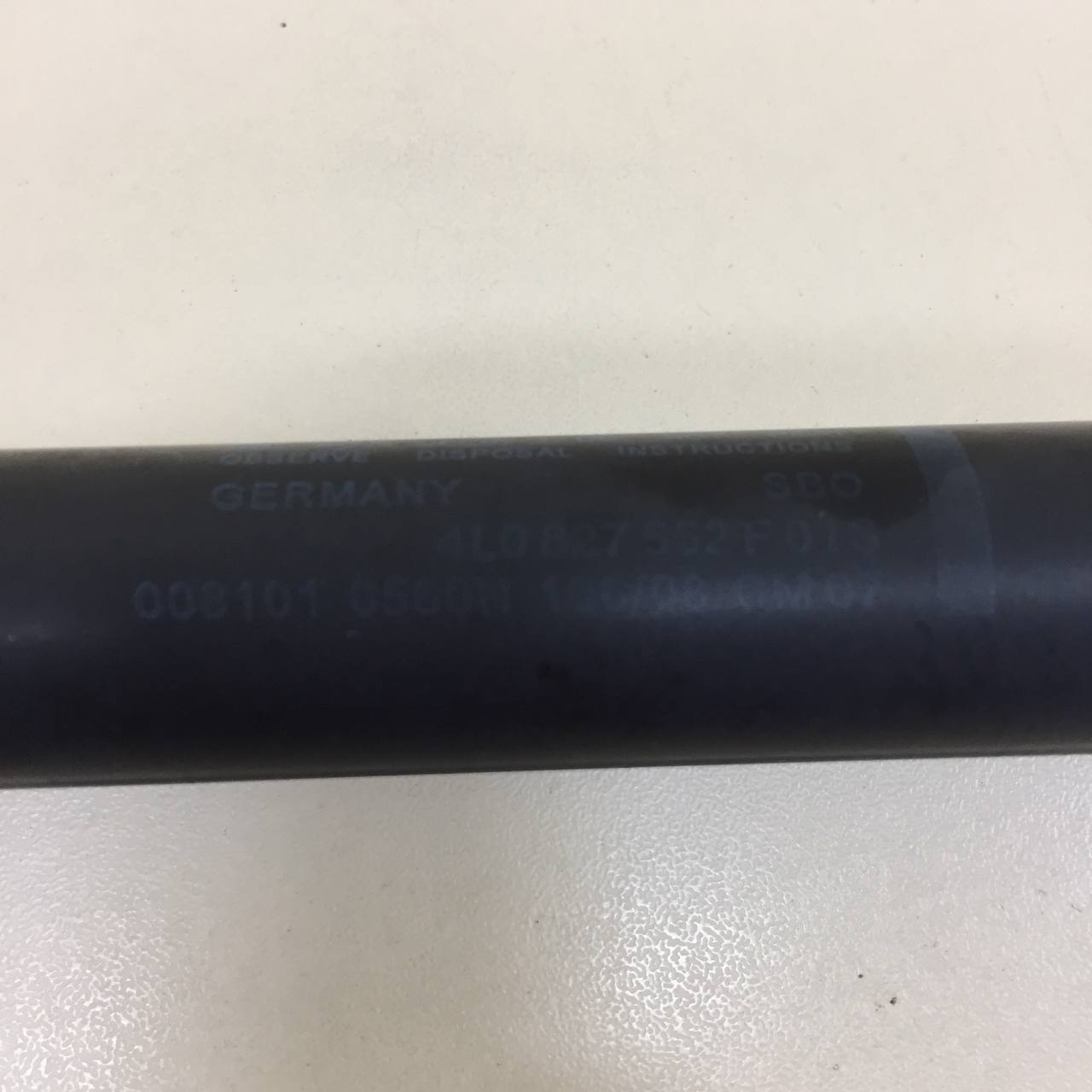 Амортизатор двери багажника Audi Q7 (4L) 2005-2015