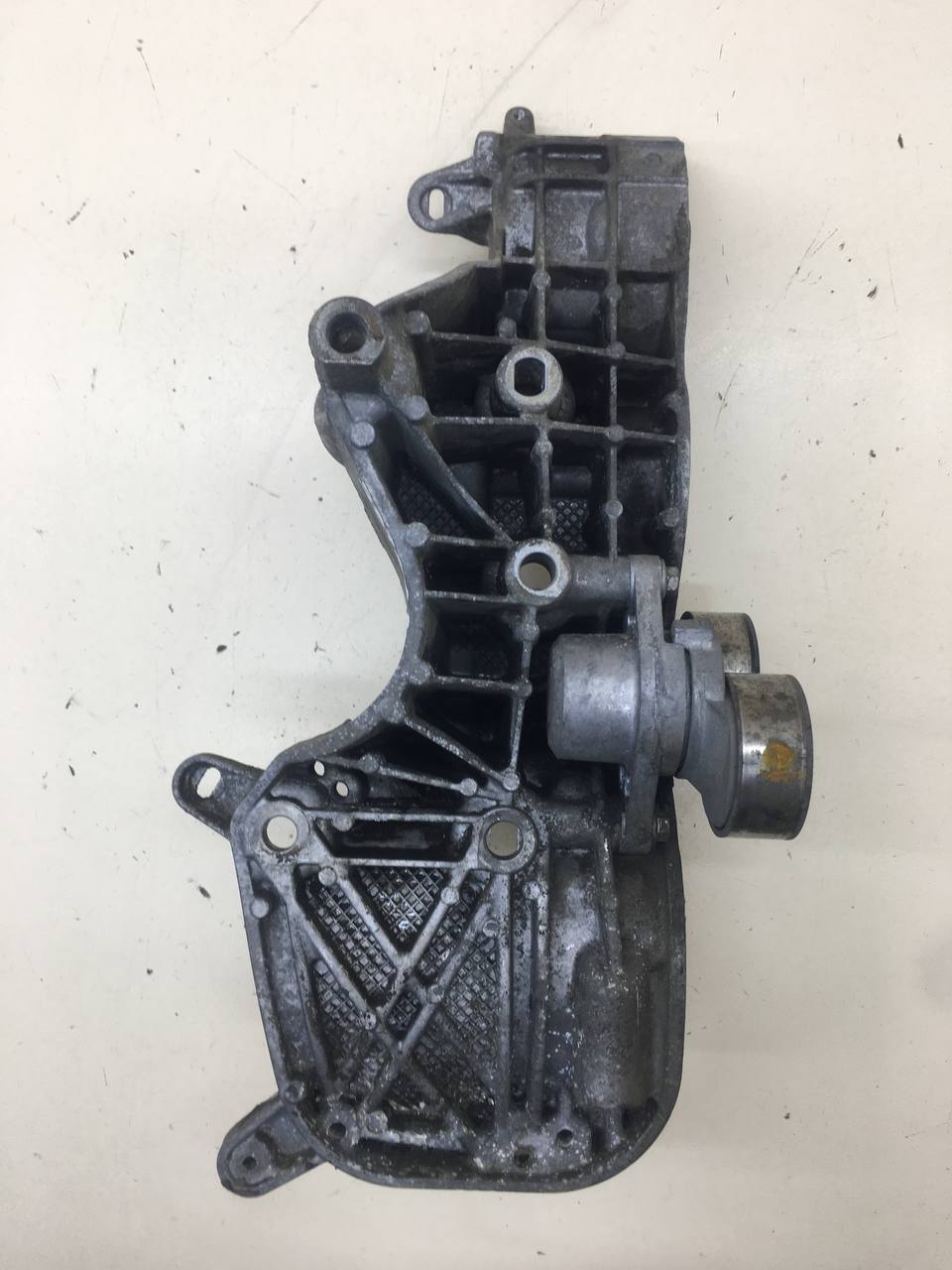 Кронштейн генератора Nissan Almera 3 (G11, G15) 2012>