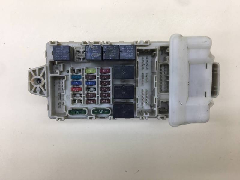 Блок предохранителей Mitsubishi Lancer 9  (CS/Classic) 2000-2011