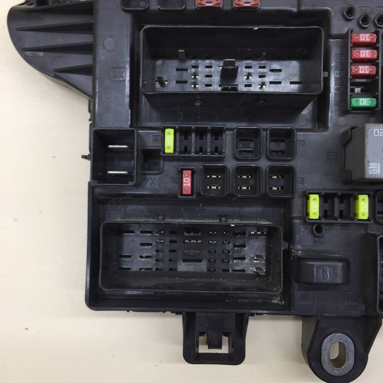 Блок предохранителей Opel Insignia 2008-2017