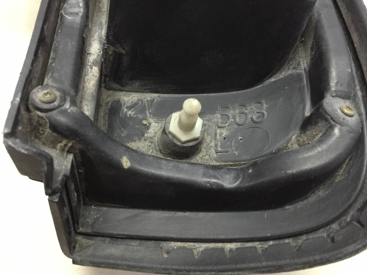 Фонарь задний левый Nissan Cube (Z10) 1998-2002